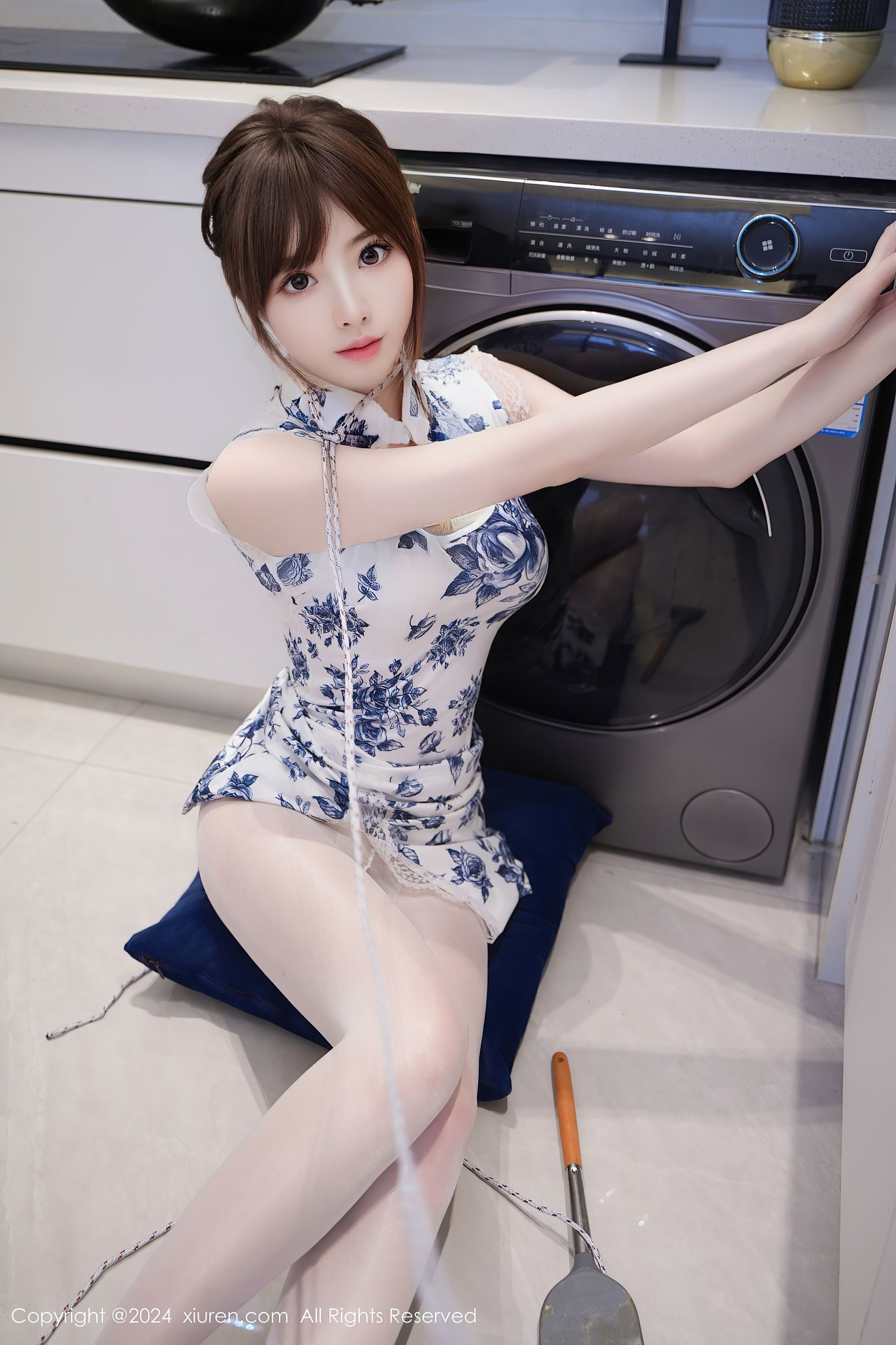 秀人网 No.8255 梦灵儿Mini 丝袜美腿插图8