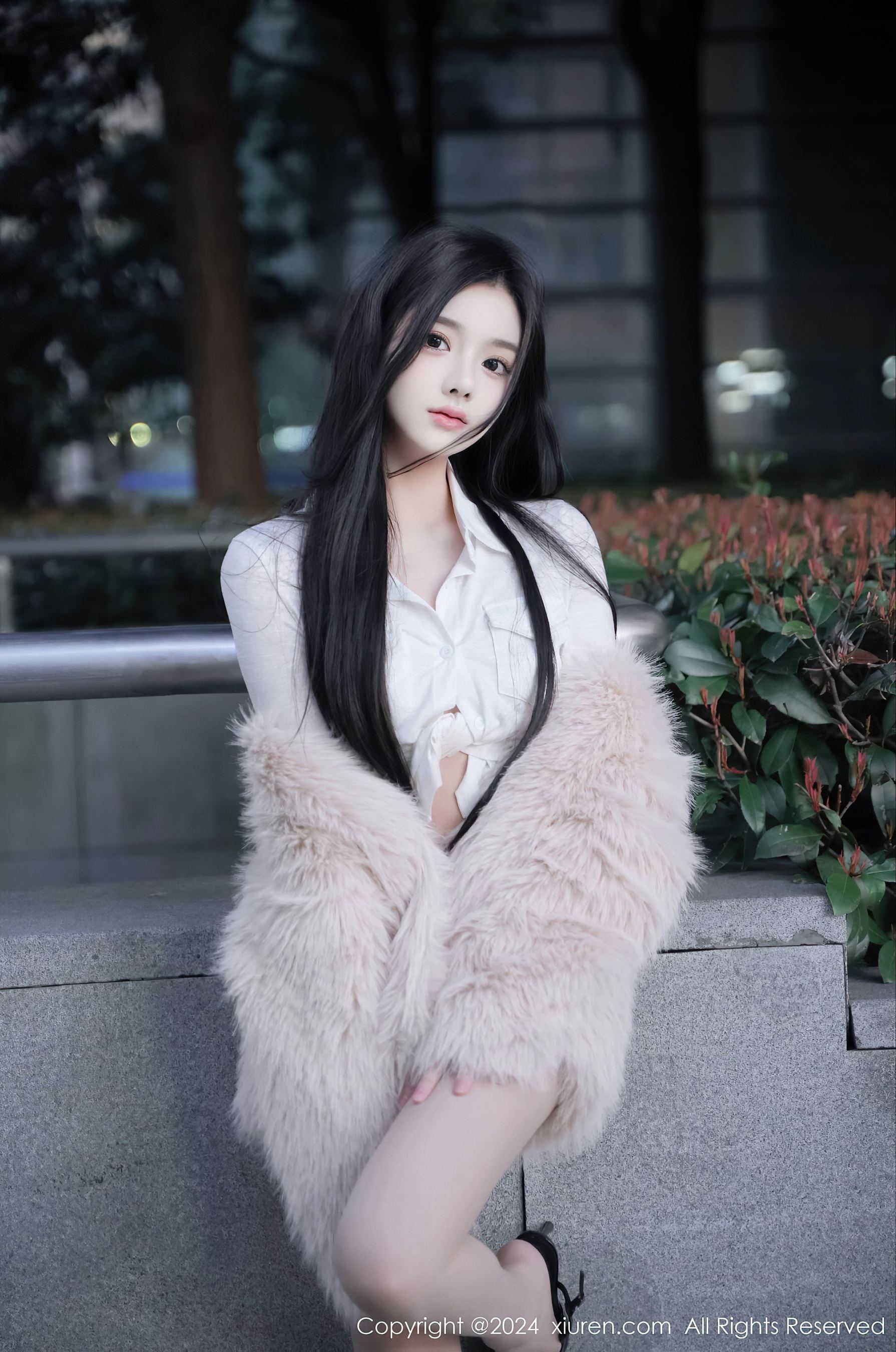 秀人网 No.8261 龙雪儿 清纯美腿插图1
