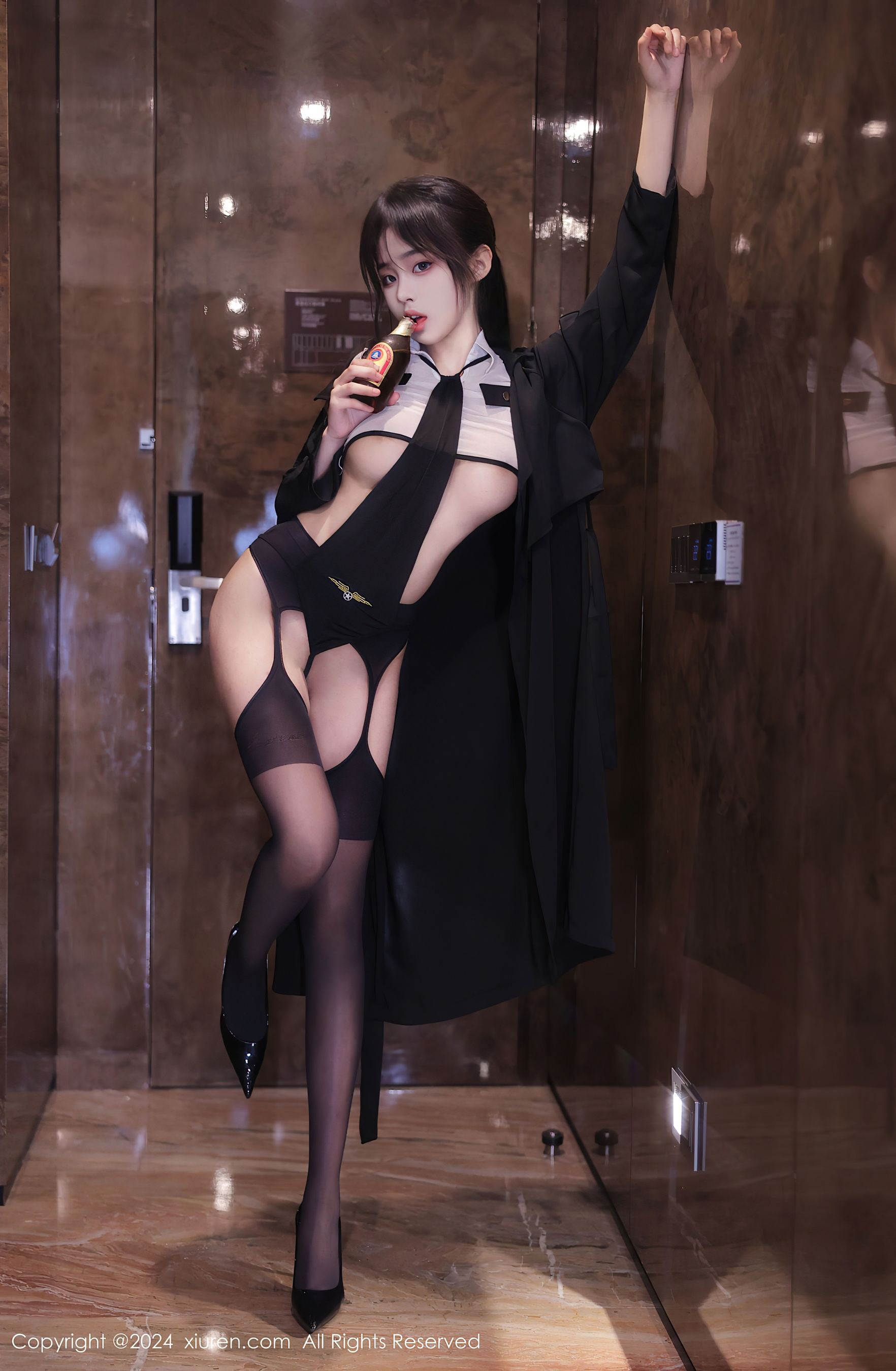 秀人网 No.8265 王心悦 美腿黑丝插图2