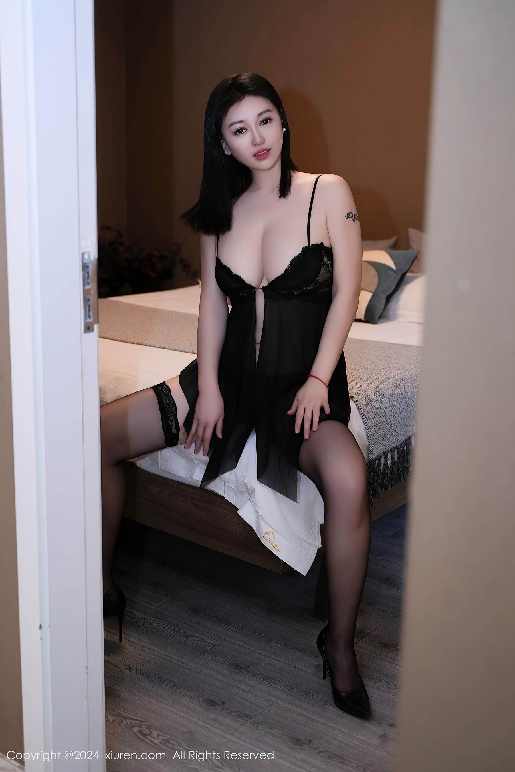 秀人网 No.8281 雅茹老师 黑丝美臀插图9
