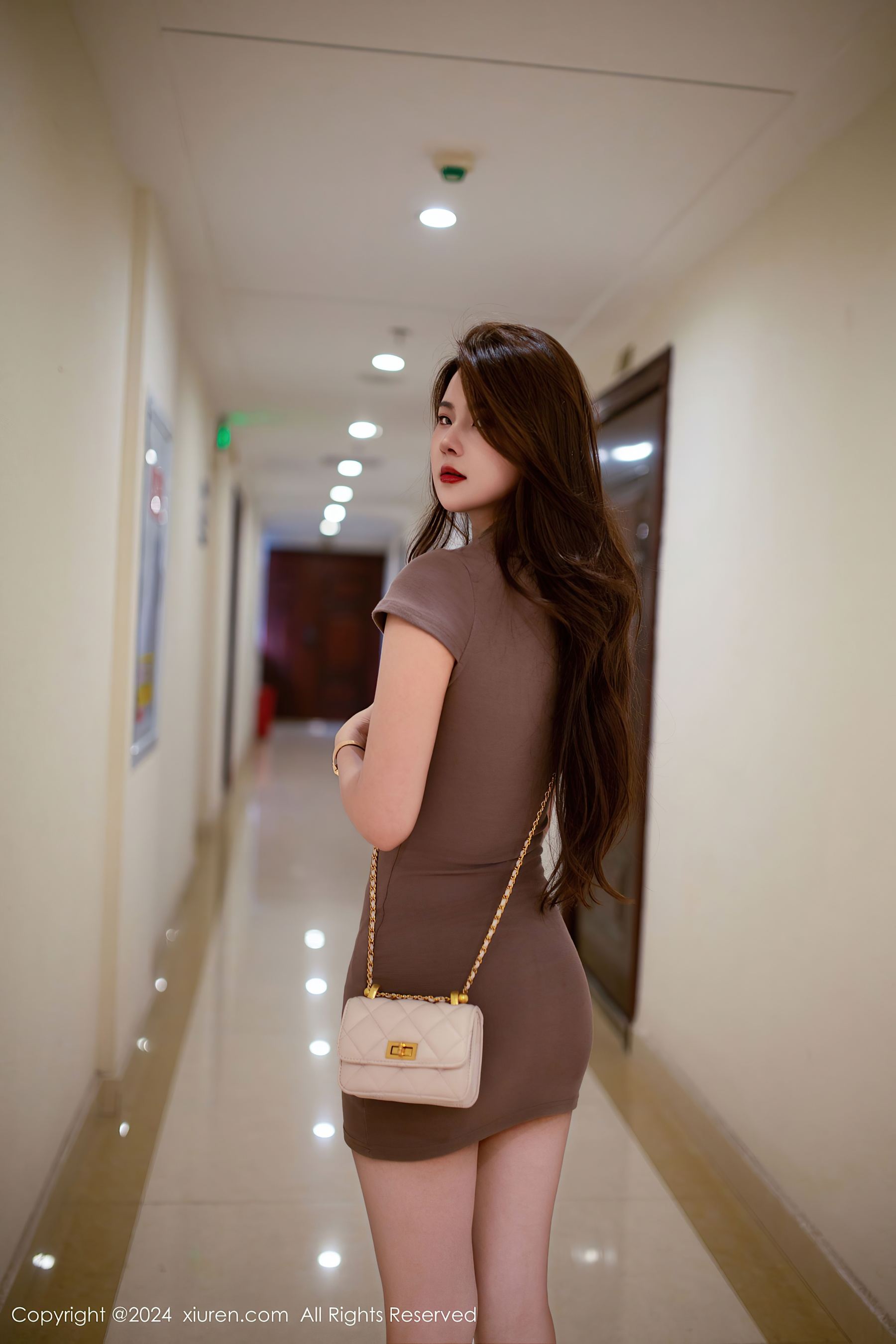 秀人网 No.8359 仙女爱自由 美腿性感插图5