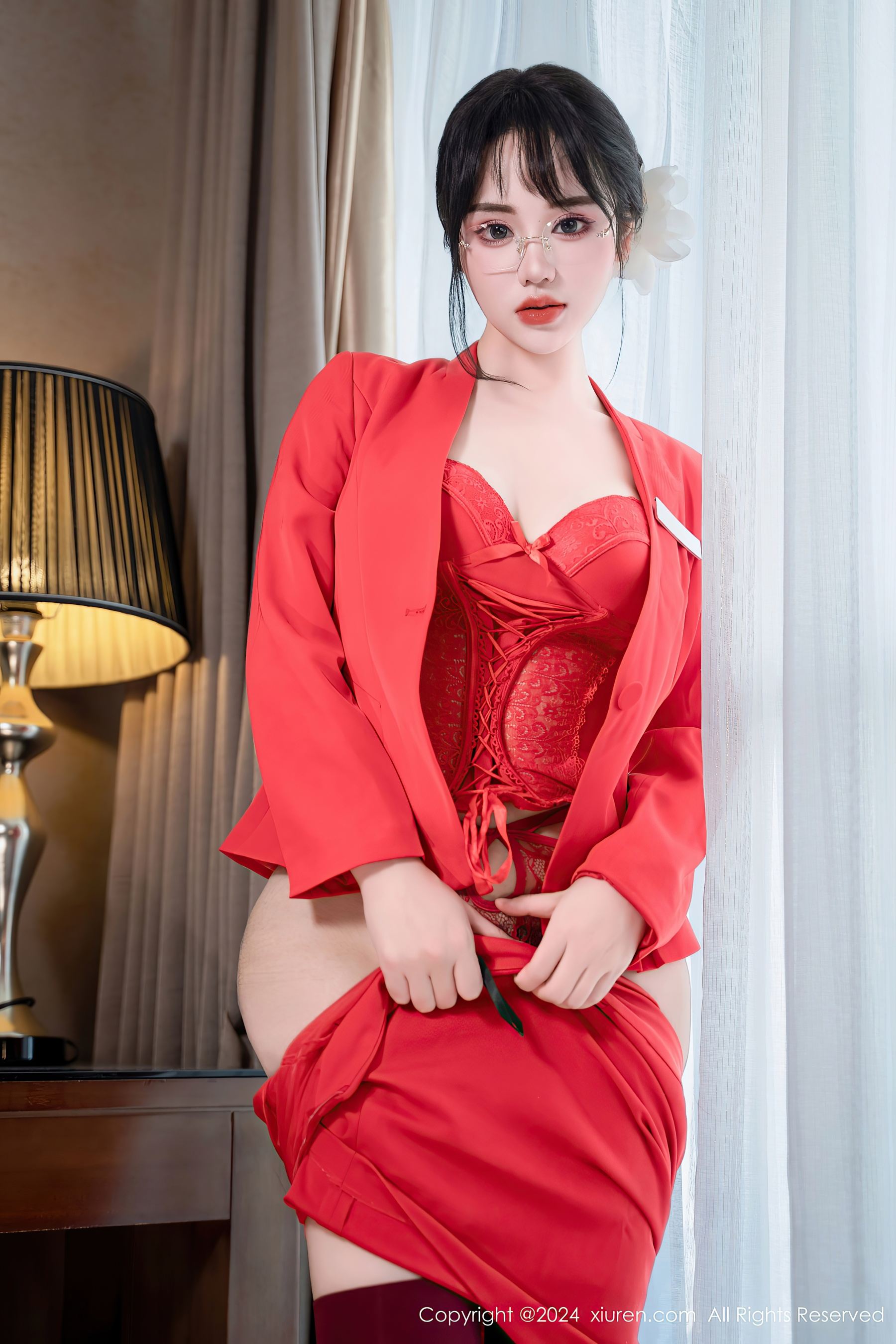 秀人网 No.8360 汐汐爱吃草莓 性感美腿插图9