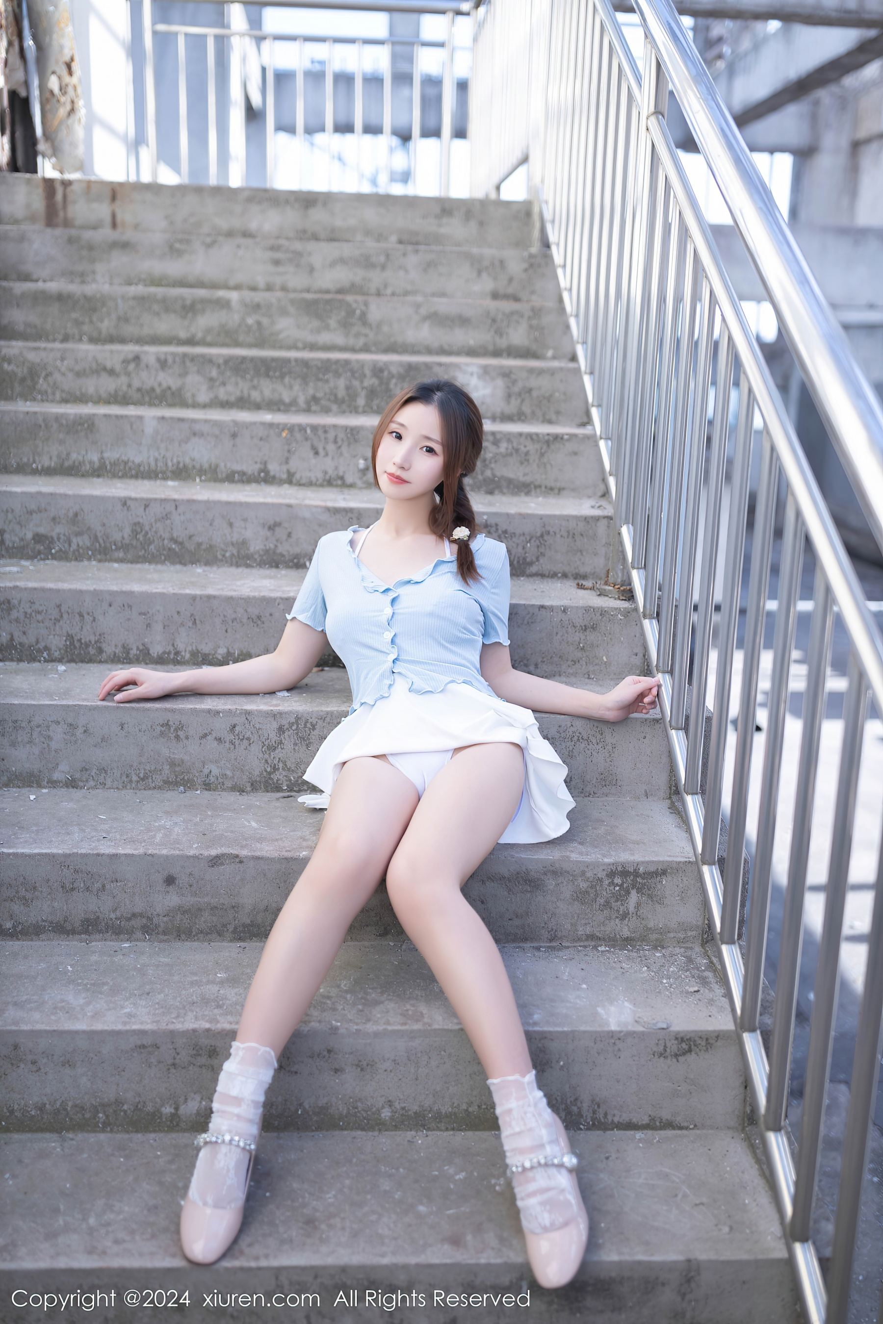 秀人网 No.8369 杏子Yada 短裙美腿插图3