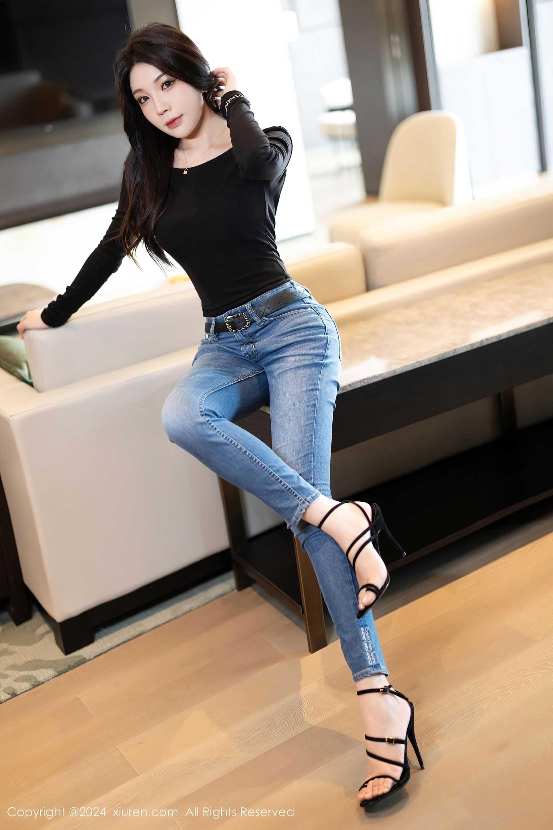 秀人网 No.8385 徐莉芝Booty 黑丝美腿插图3