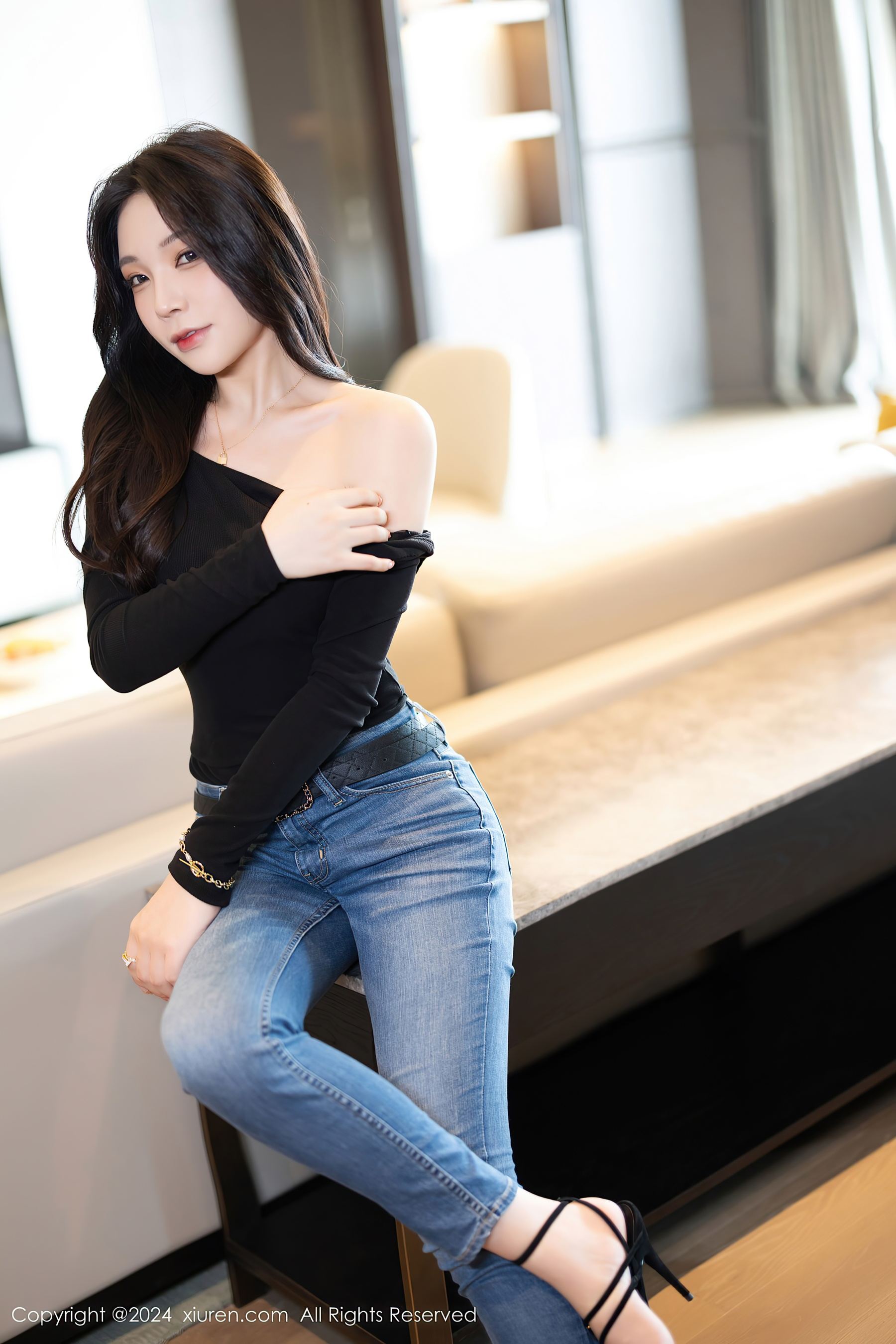 秀人网 No.8385 徐莉芝Booty 黑丝美腿插图4