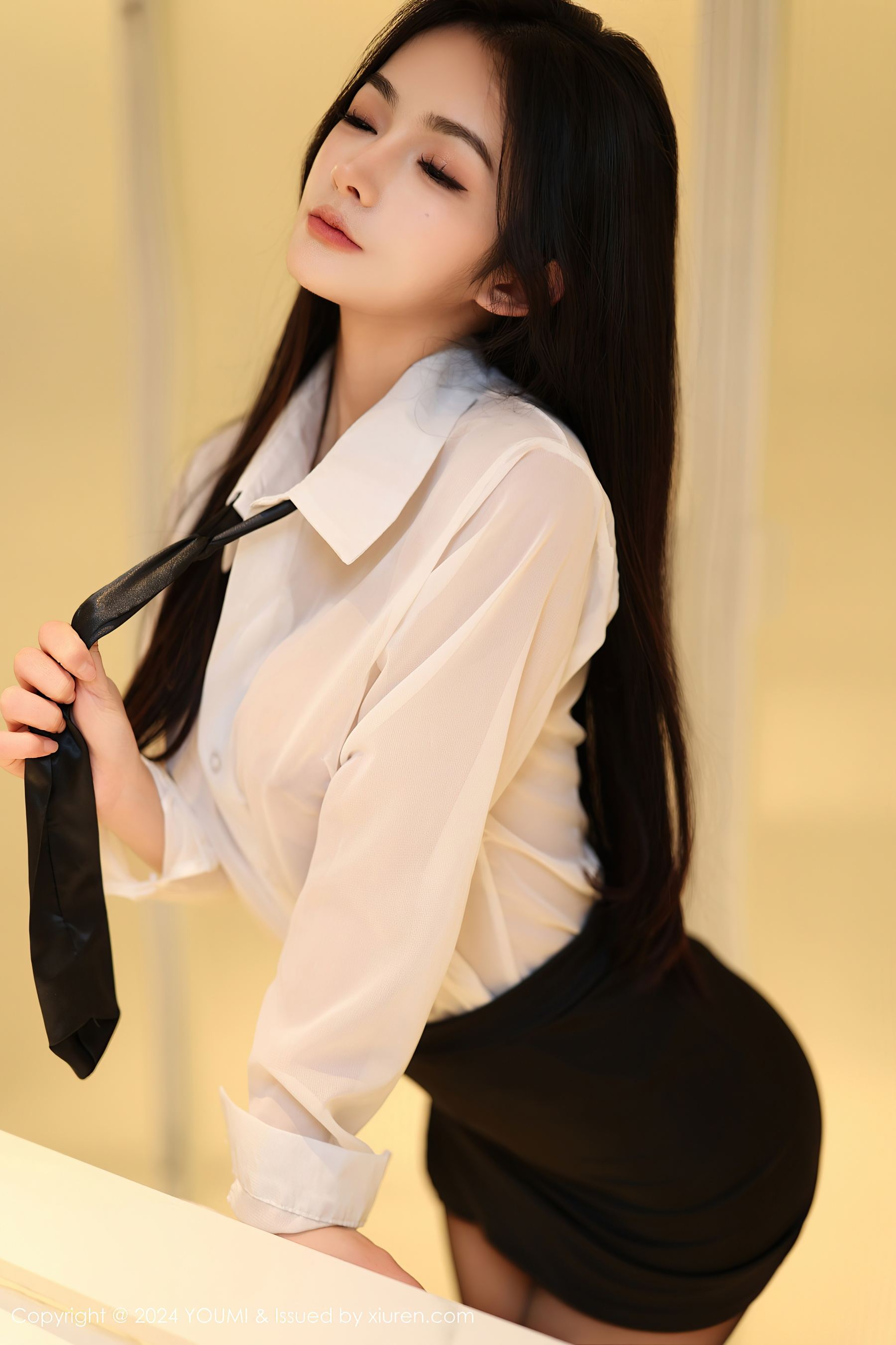 尤蜜荟 VOL.1050 谭小灵 黑丝美腿插图
