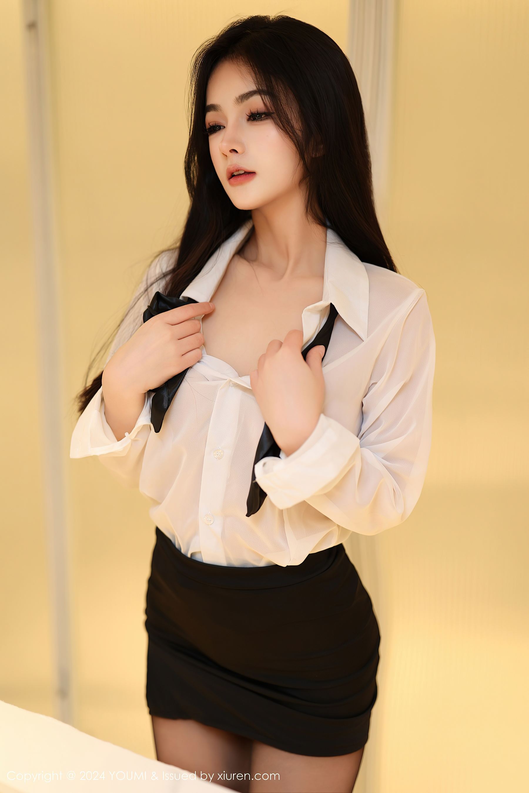 尤蜜荟 VOL.1050 谭小灵 黑丝美腿插图2