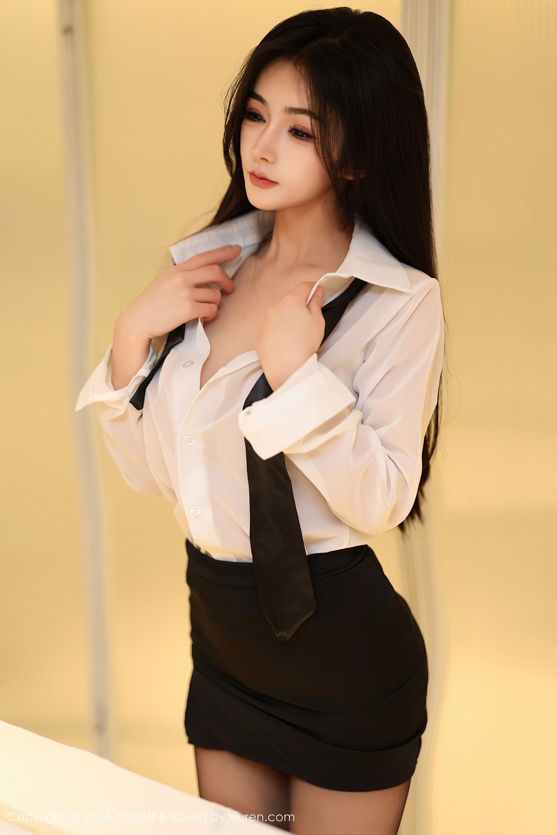 尤蜜荟 VOL.1050 谭小灵 黑丝美腿插图3