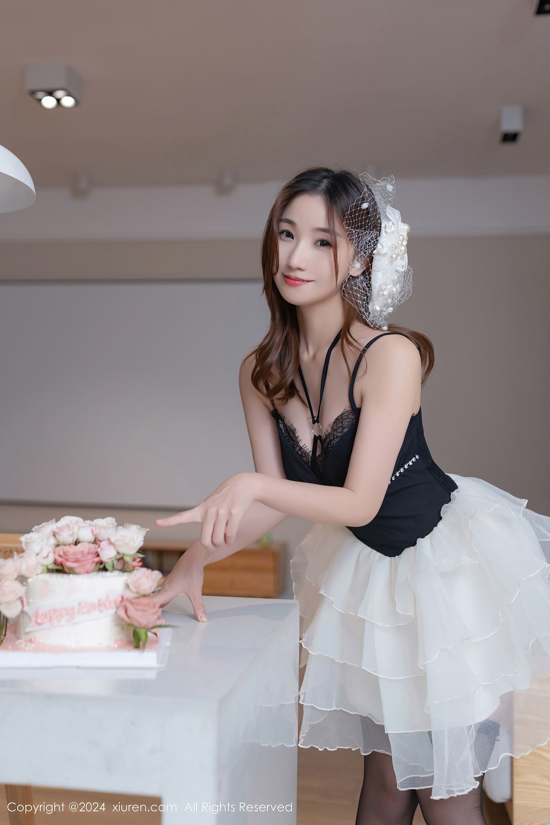 秀人网 No.8398 杏子Yada 黑丝美腿插图2