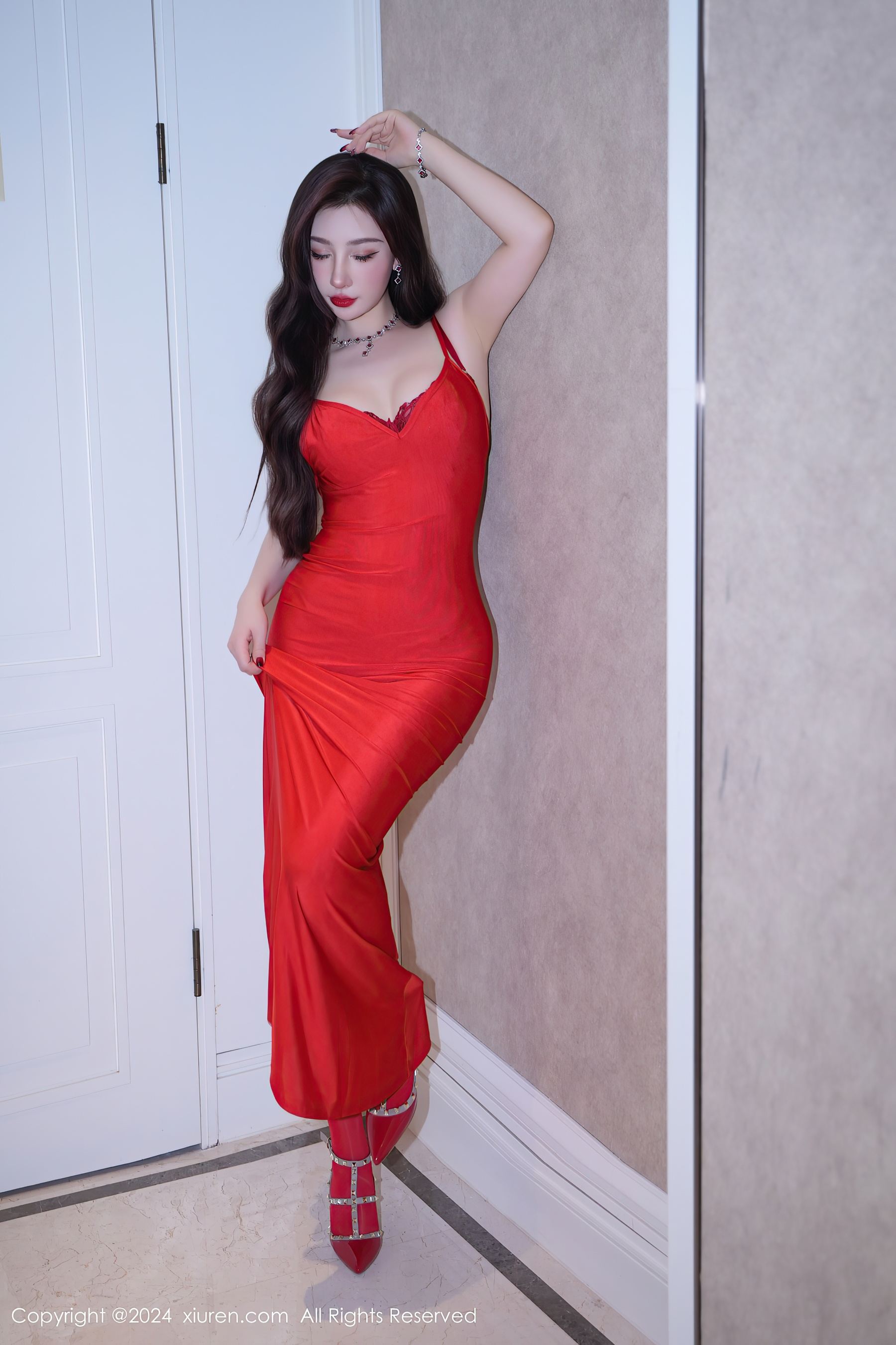 秀人网 No.8406 蕾蕾醒了没 丝袜美腿插图5