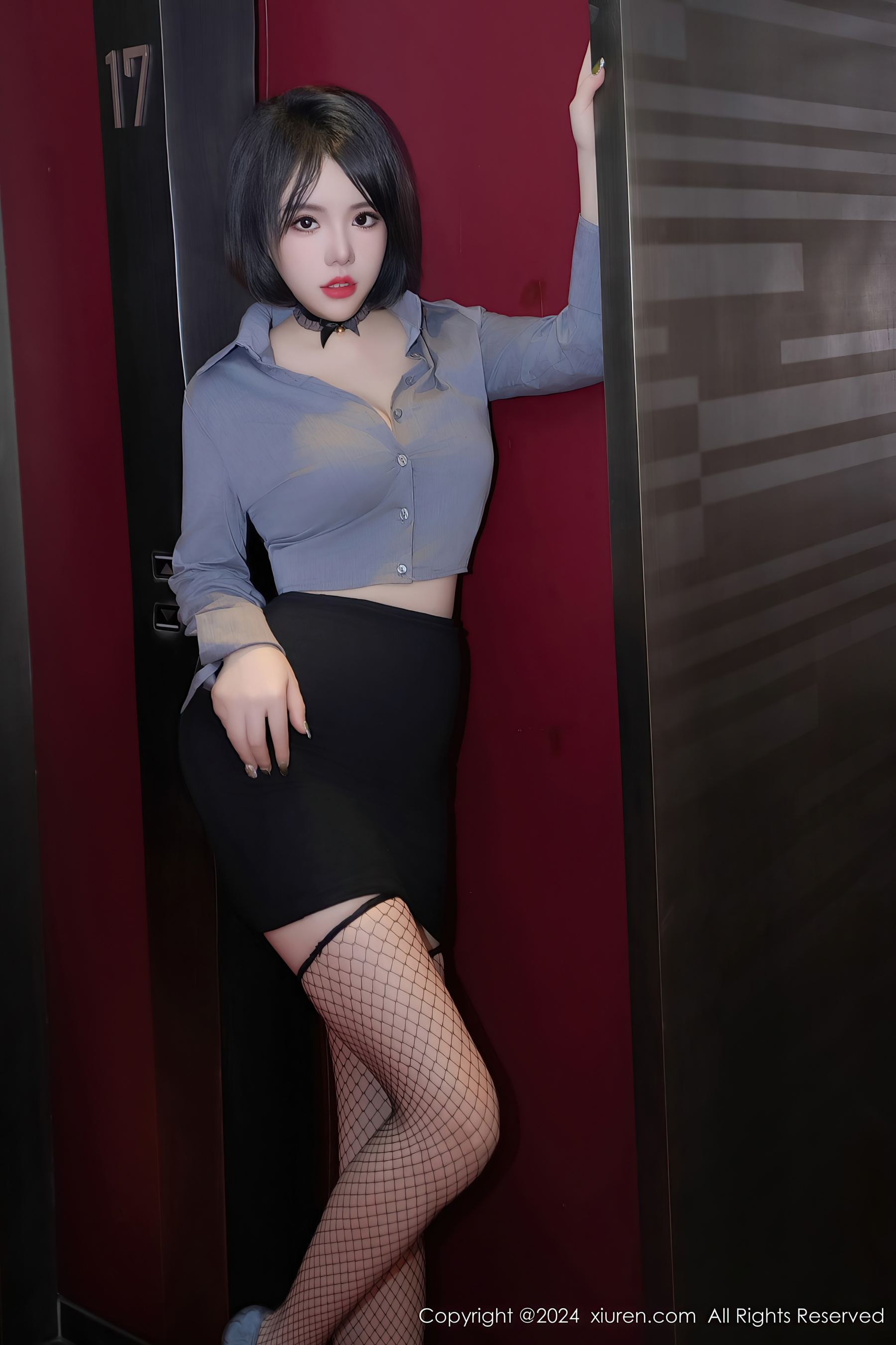 秀人网 No.8435 陆萱雅 黑丝美腿插图