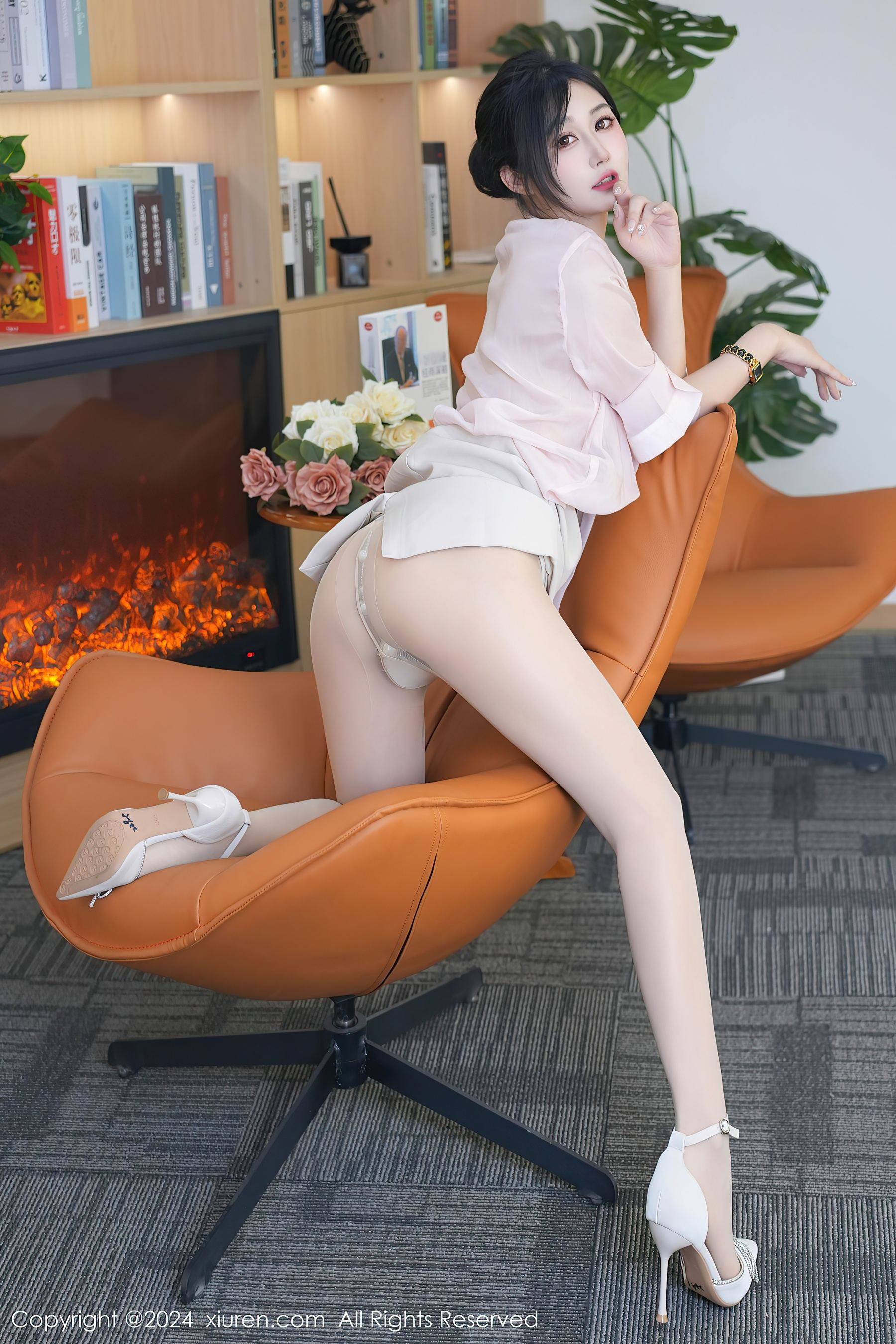 秀人网 No.8477 laura阿姣 丝袜美腿插图8