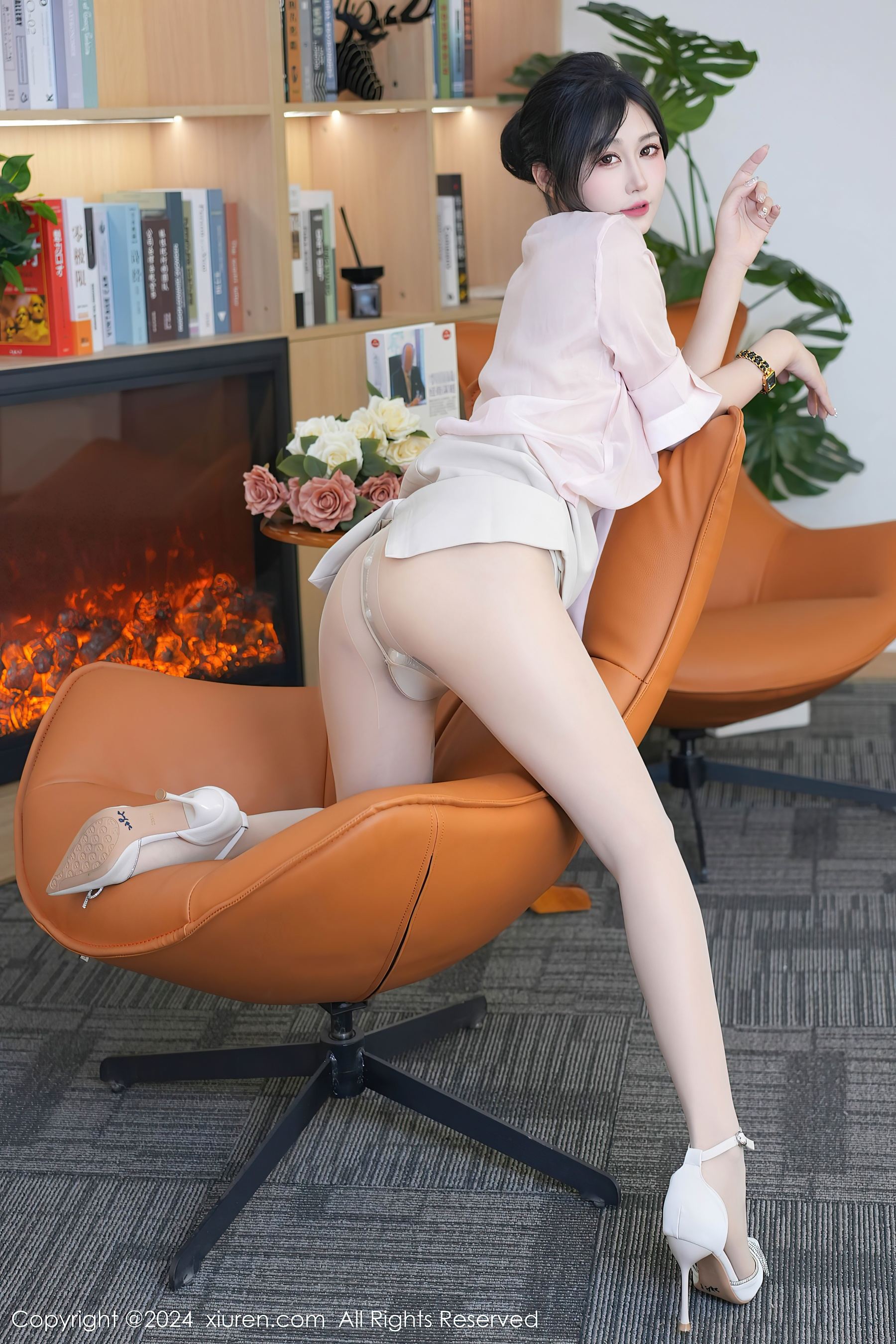 秀人网 No.8477 laura阿姣 丝袜美腿插图9