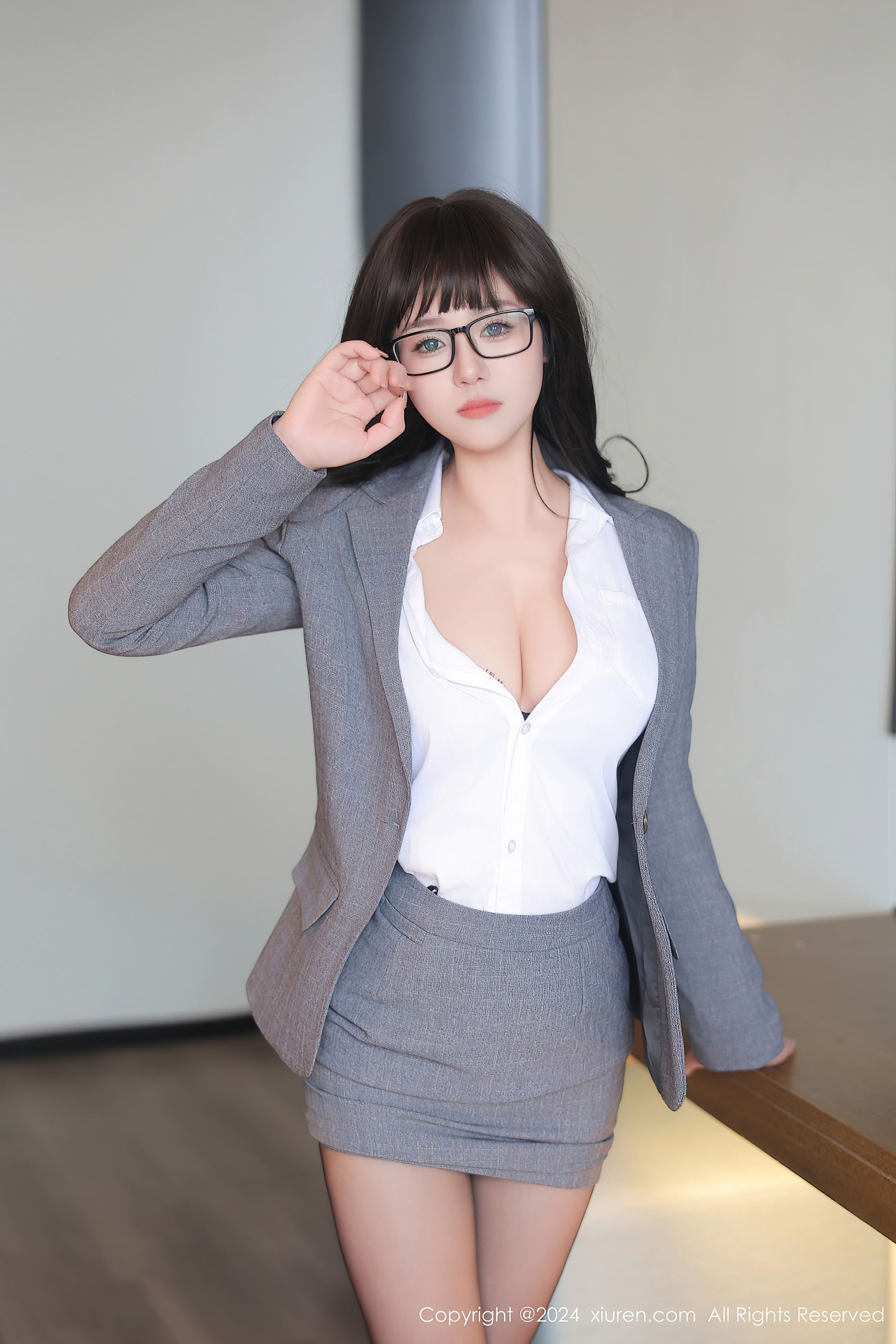 秀人网 No.8496 金小依 美腿黑丝插图1