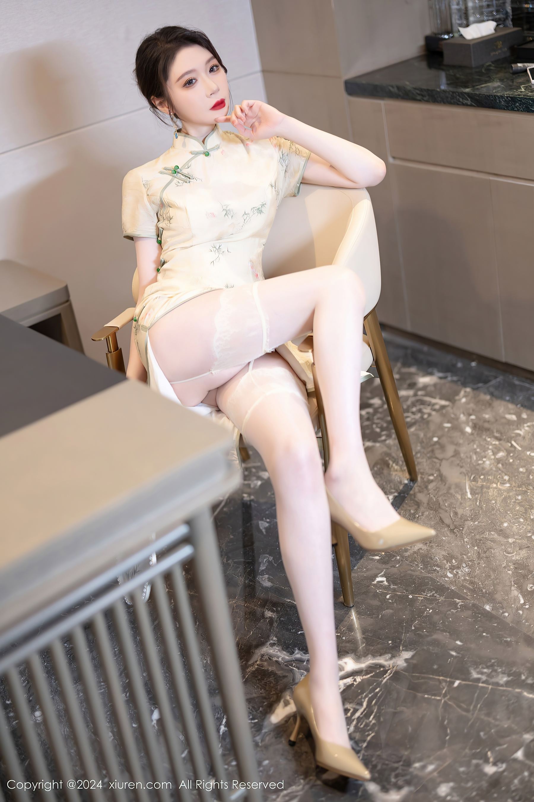 秀人网 No.8497 梦心玥 丝袜美腿插图2