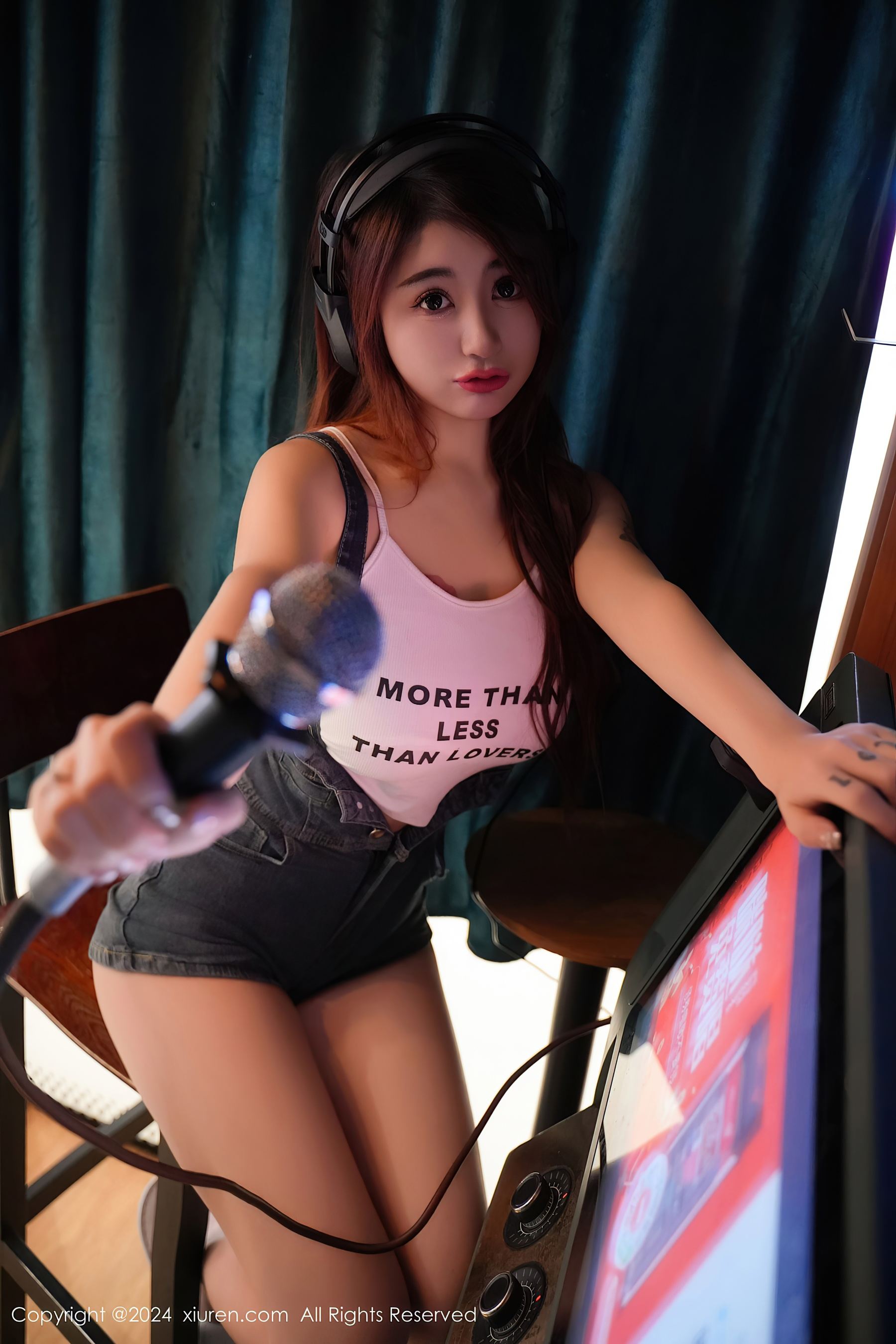 秀人网 No.8506 美七Mia 美乳性感插图3