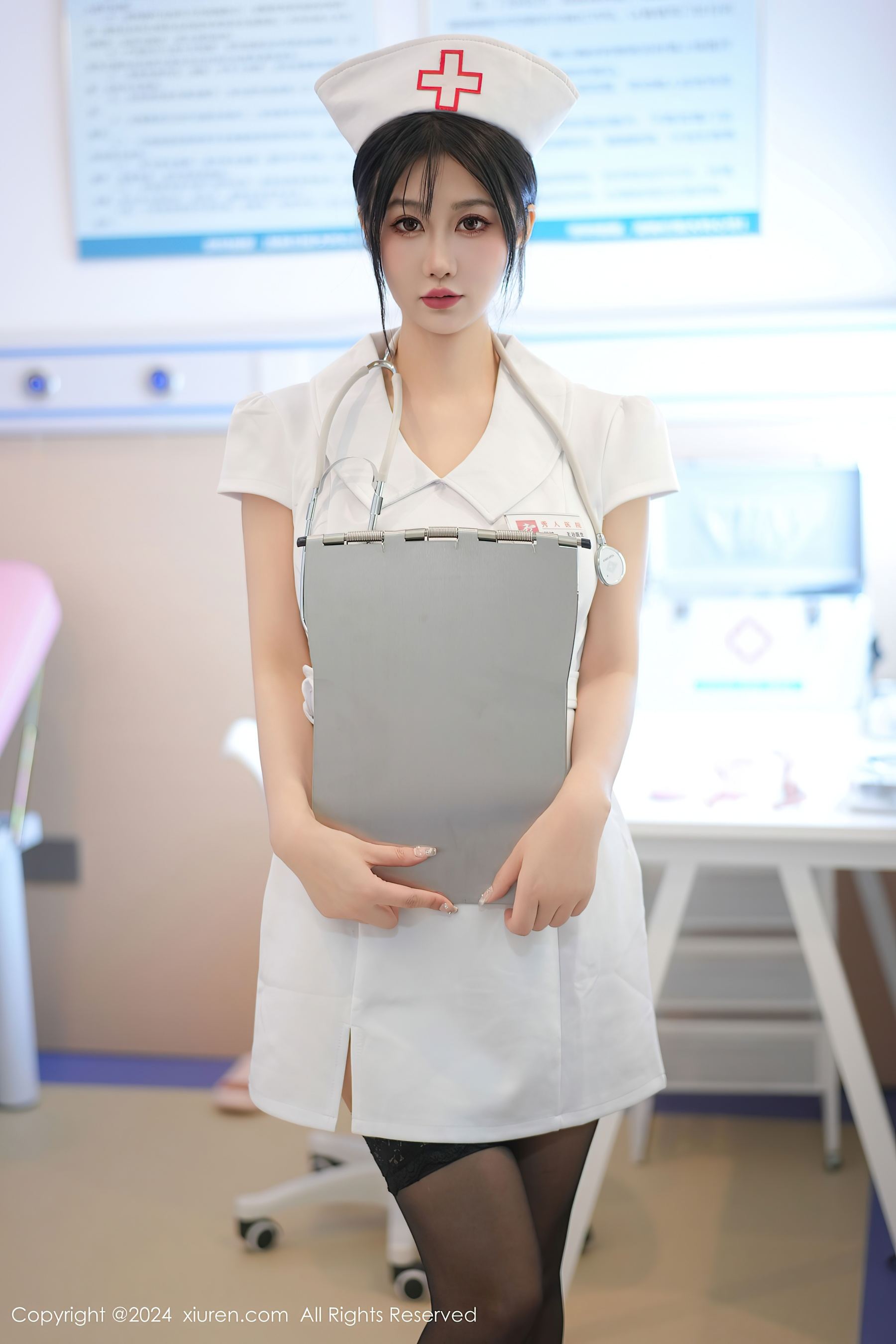 秀人网 No.8512 laura阿姣 美腿黑丝插图
