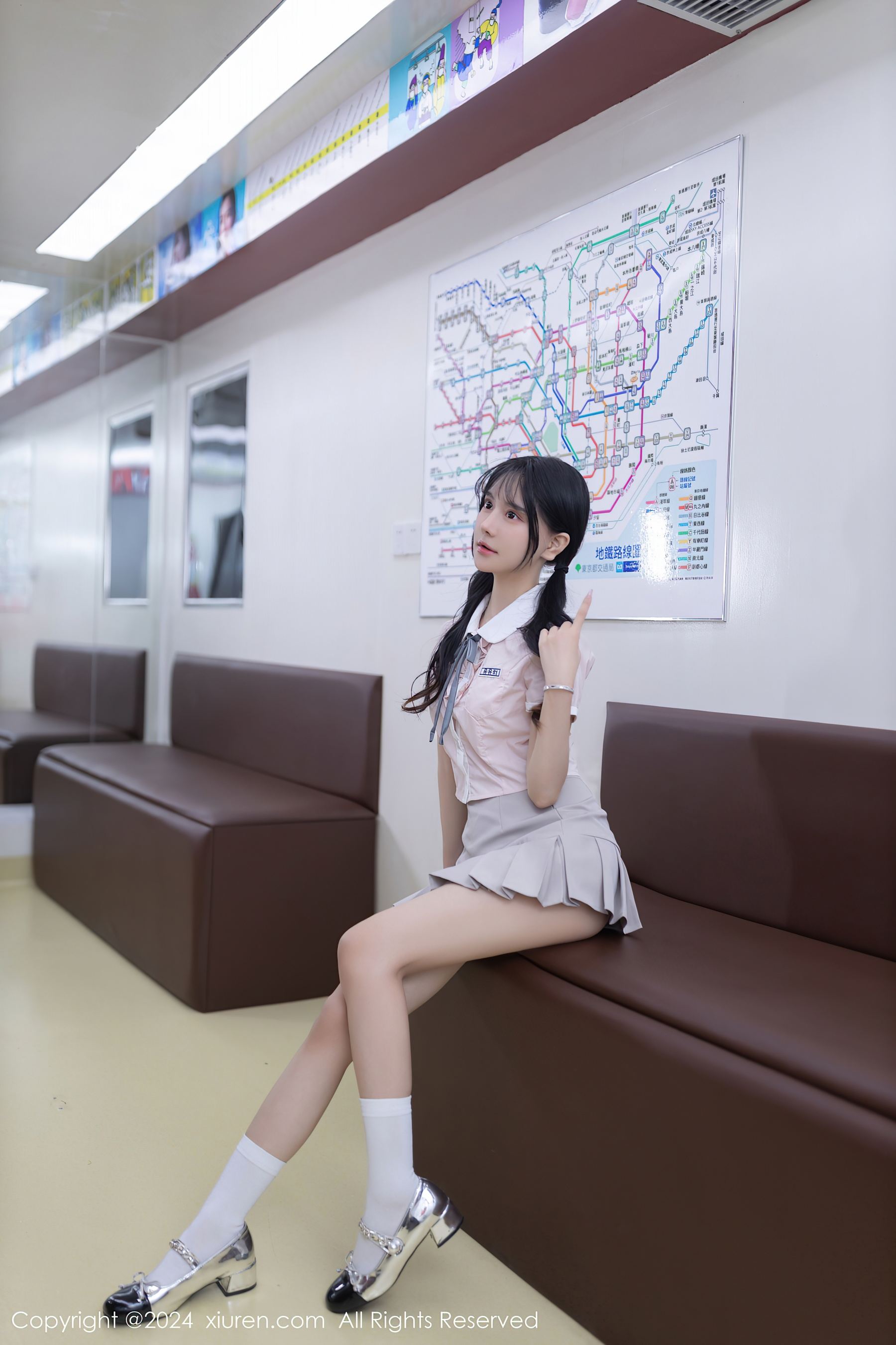 秀人网 No.8515 幼幼 地铁美腿插图1