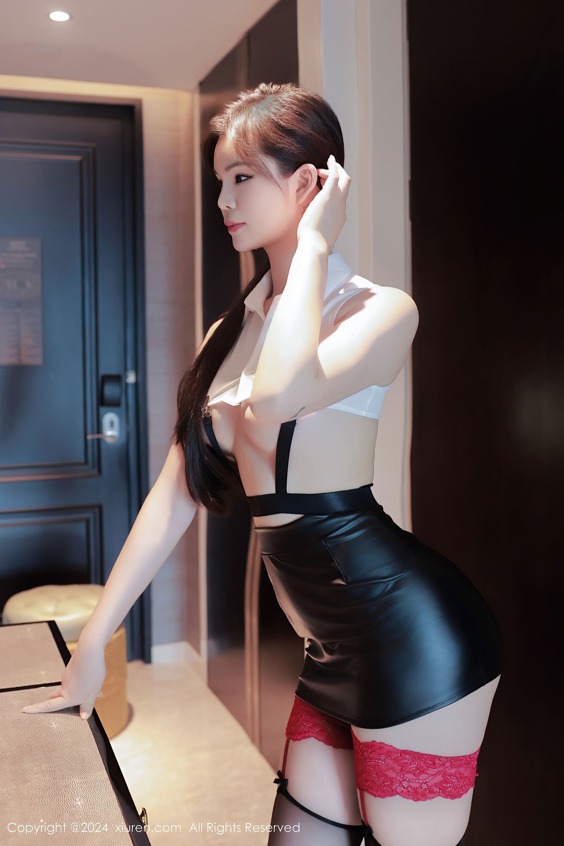 秀人网 No.8540 雪糕CiCi 黑丝美腿插图1