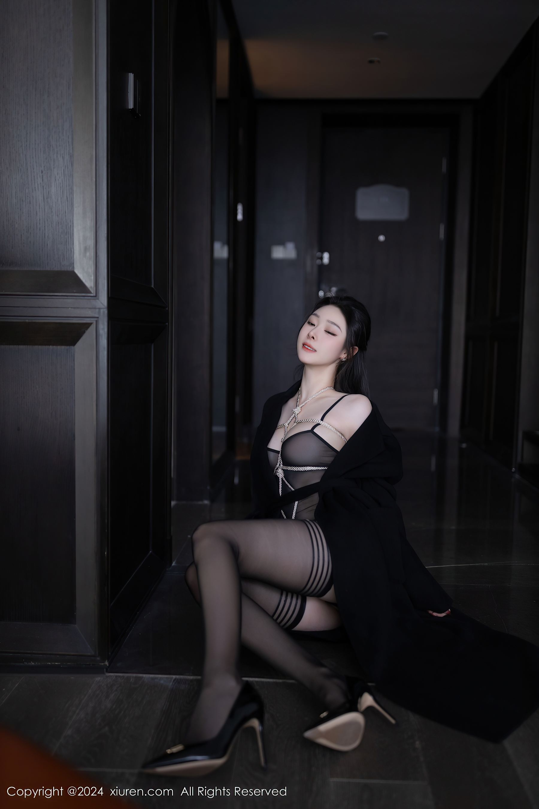 秀人网 No.8552 小逗逗 黑丝美腿插图2