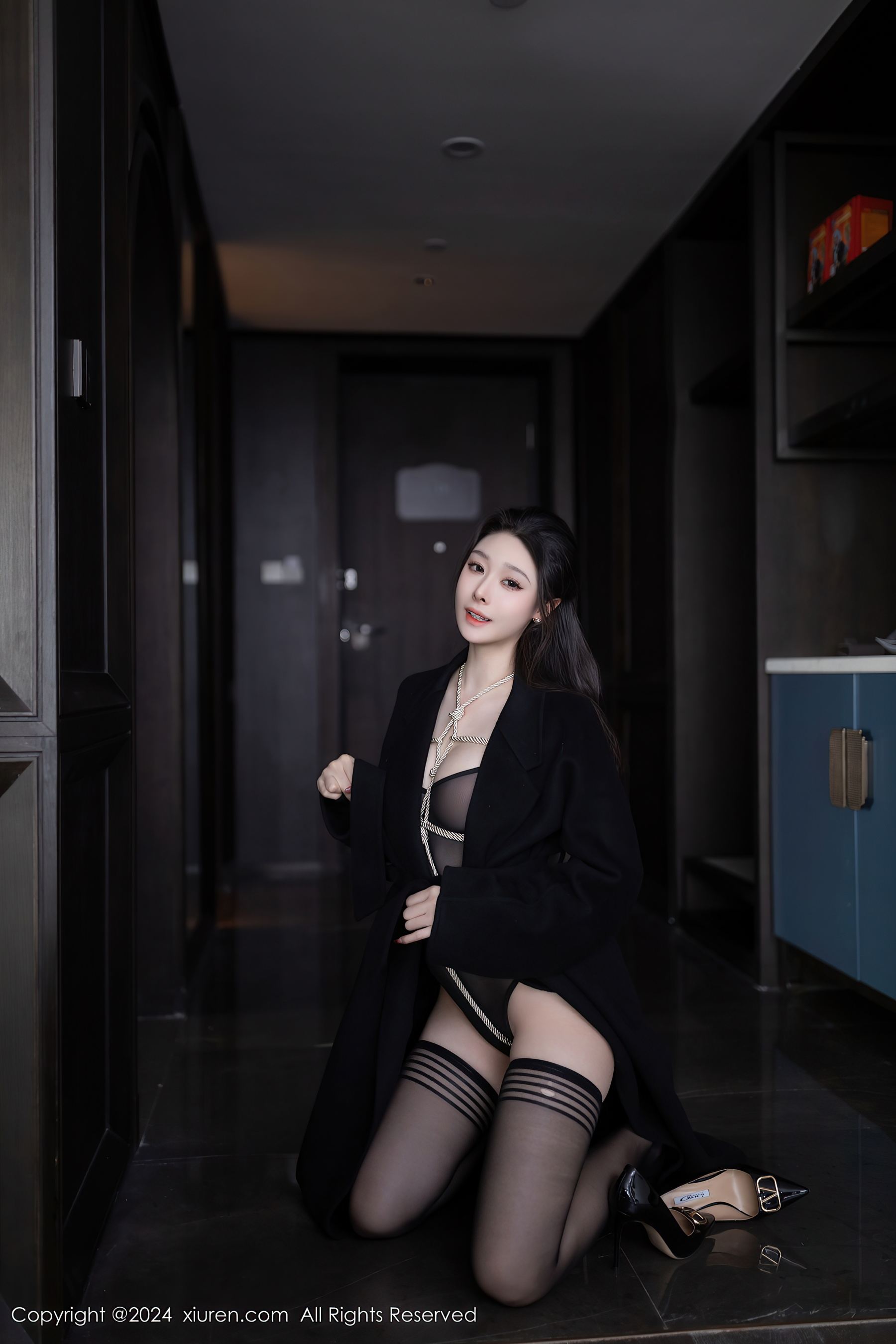 秀人网 No.8552 小逗逗 黑丝美腿插图3