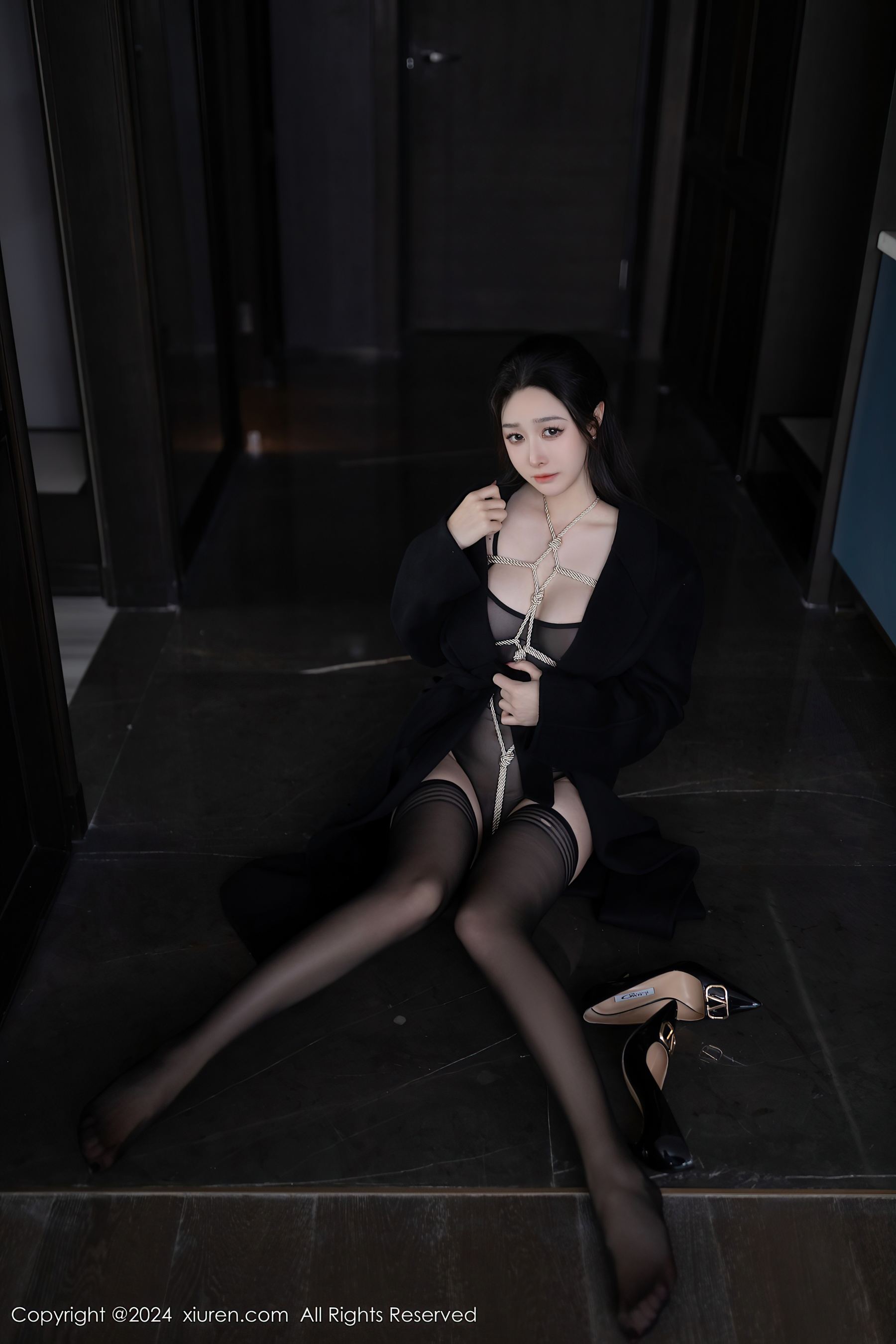 秀人网 No.8552 小逗逗 黑丝美腿插图5