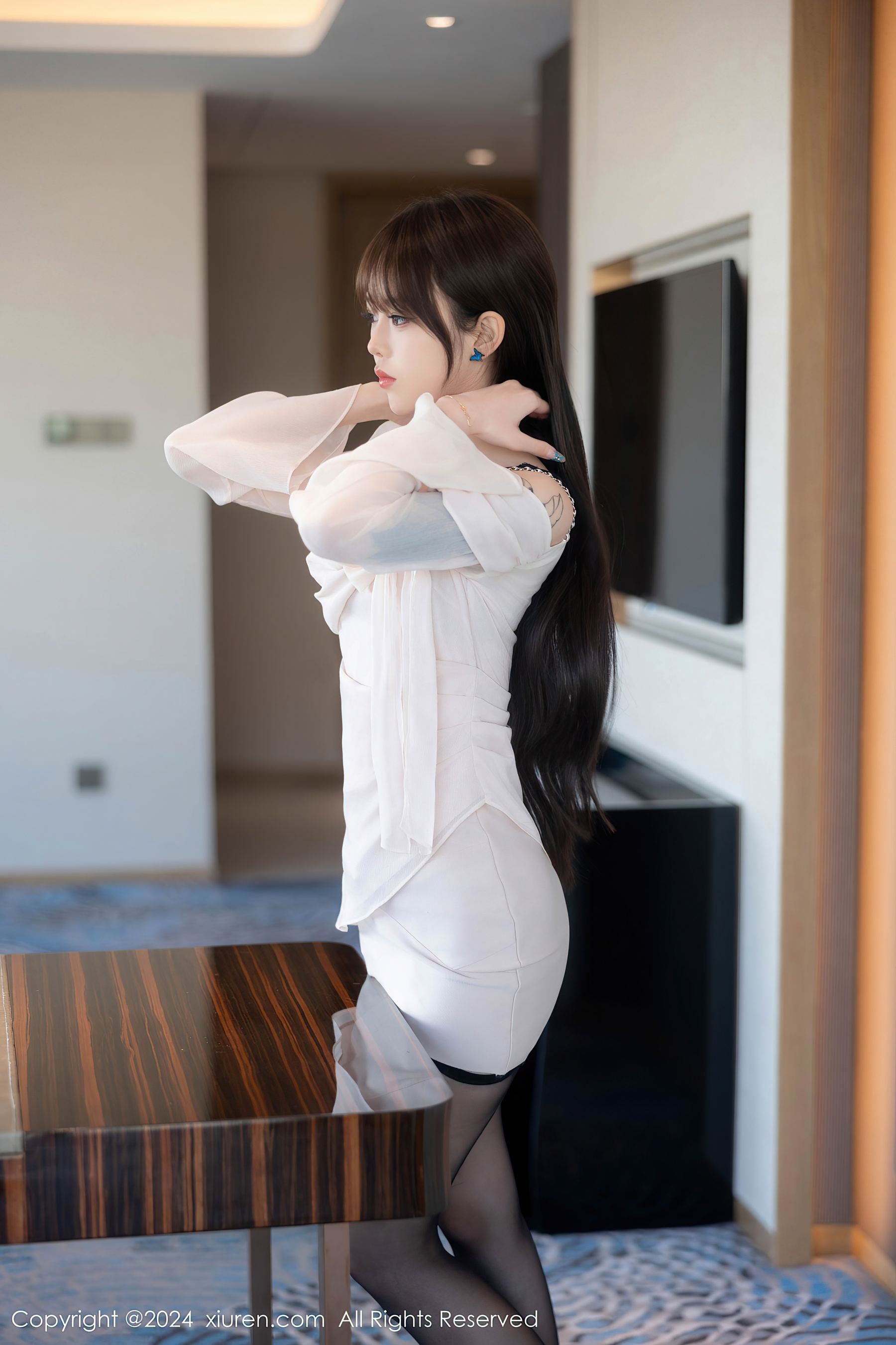 秀人网 No.8591 奶瓶. 黑丝美腿插图4