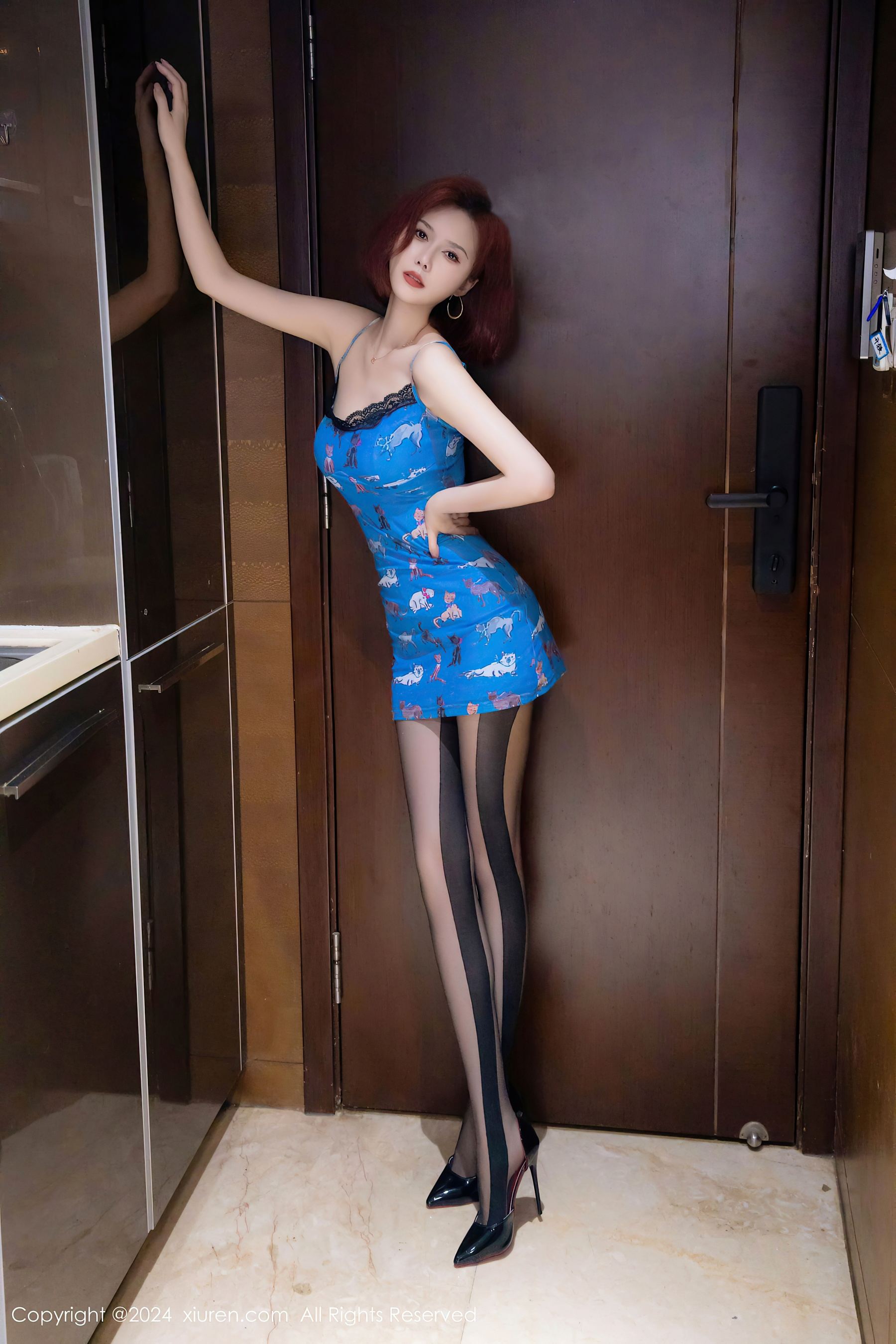 秀人网 No.8608 白芷yy 黑丝美腿插图2
