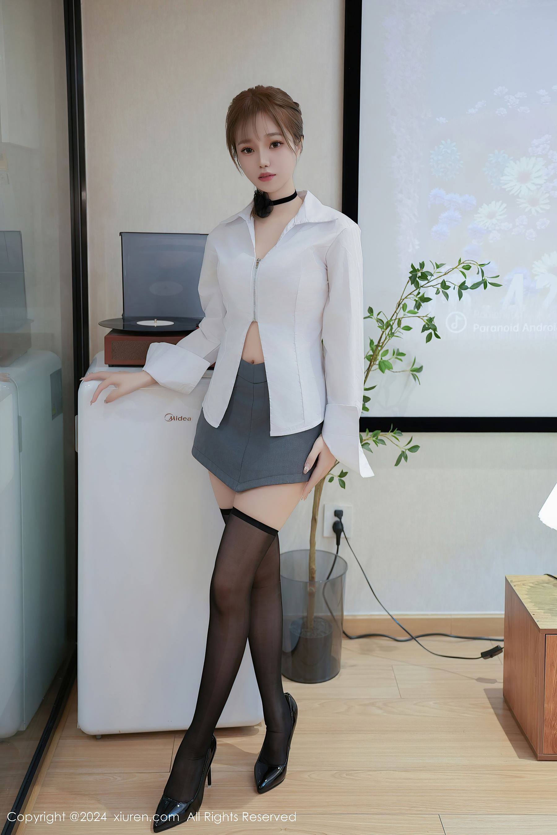 秀人网 No.8609 甜白酱 黑丝美腿插图1