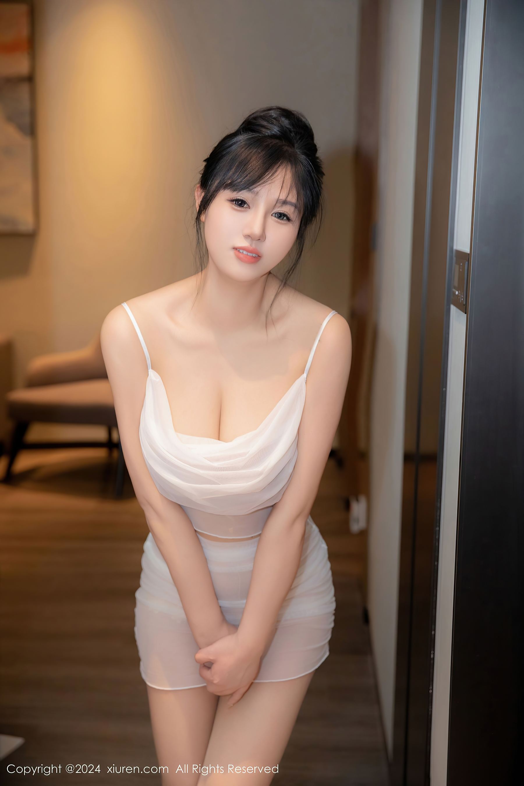 秀人网 No.8611 金小依 美乳性感插图2
