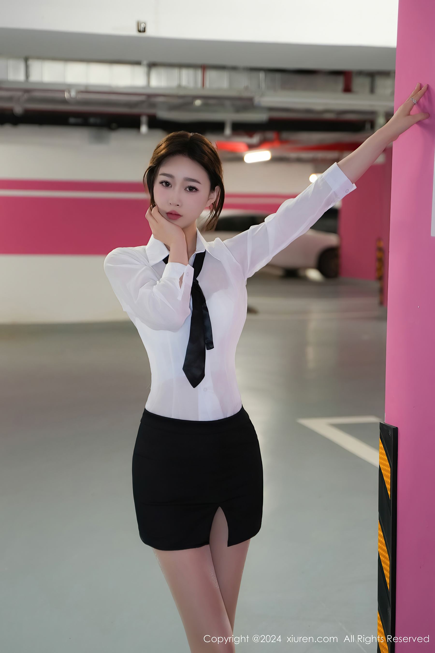 秀人网 No.8613 软糖爱喝奶 丝袜美腿插图3