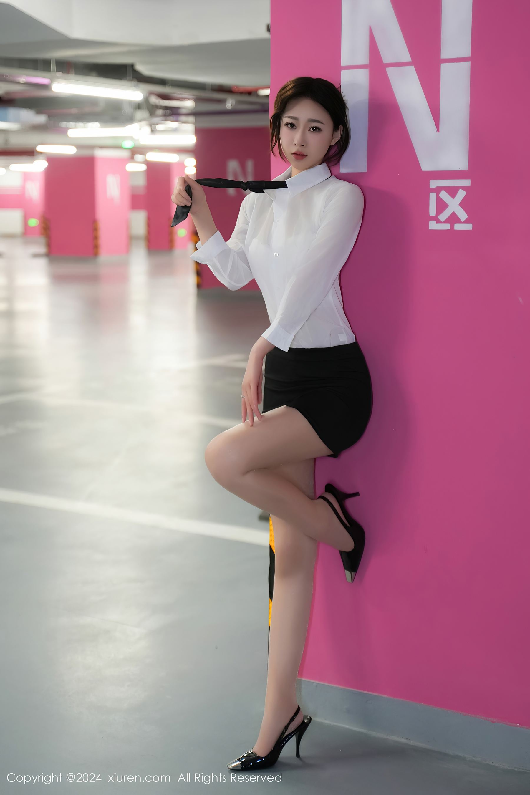 秀人网 No.8613 软糖爱喝奶 丝袜美腿插图5
