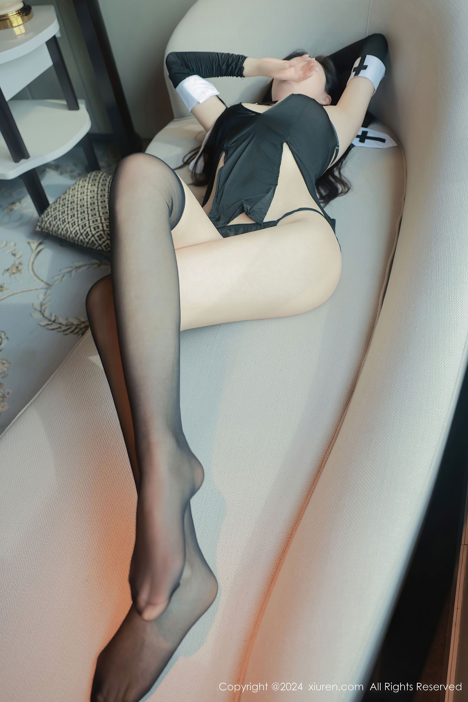 秀人网 No.8614 雪糕CiCi 黑丝美腿插图2