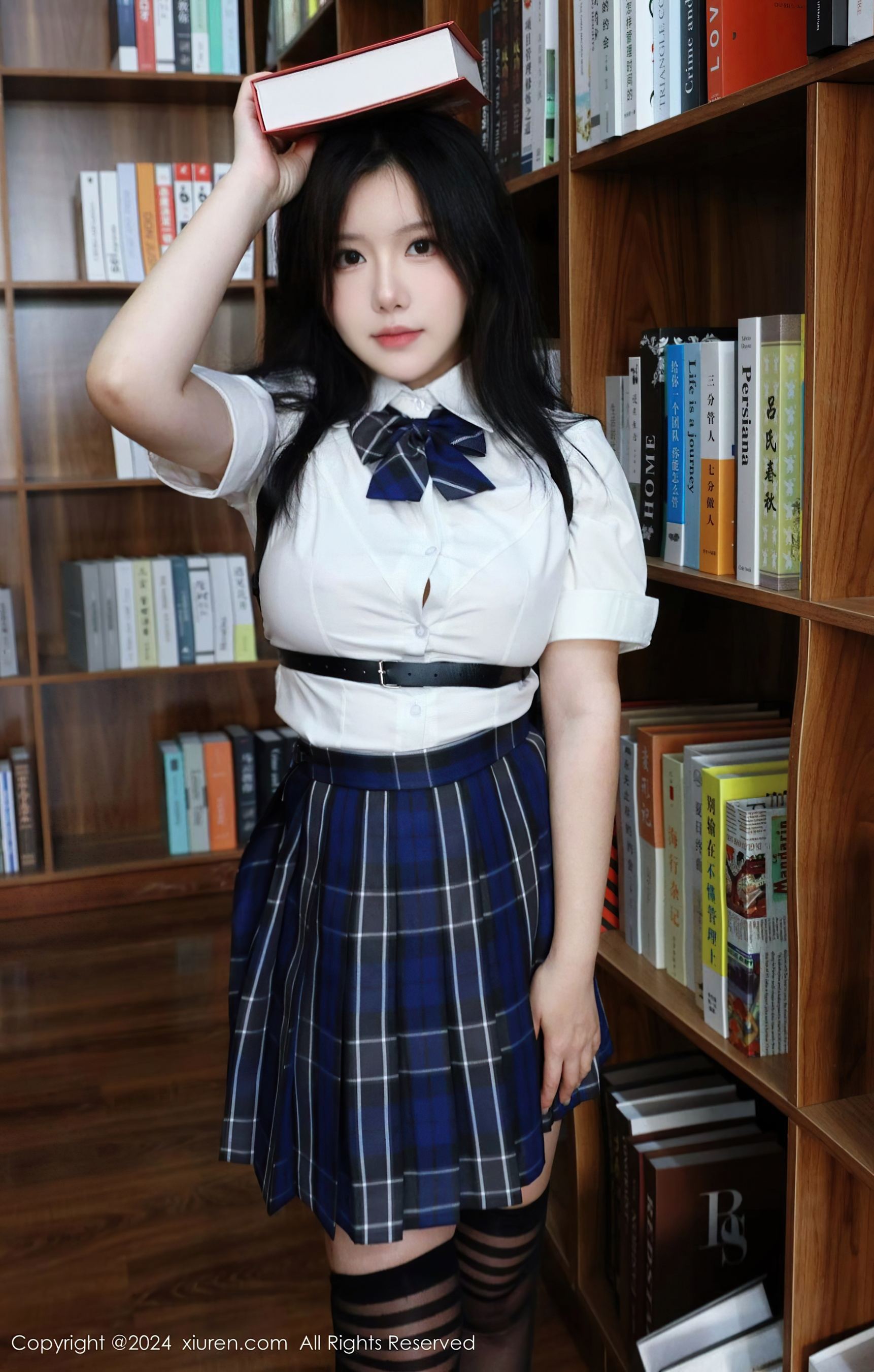 秀人网 No.8637 小薯条nienie 黑丝美腿插图