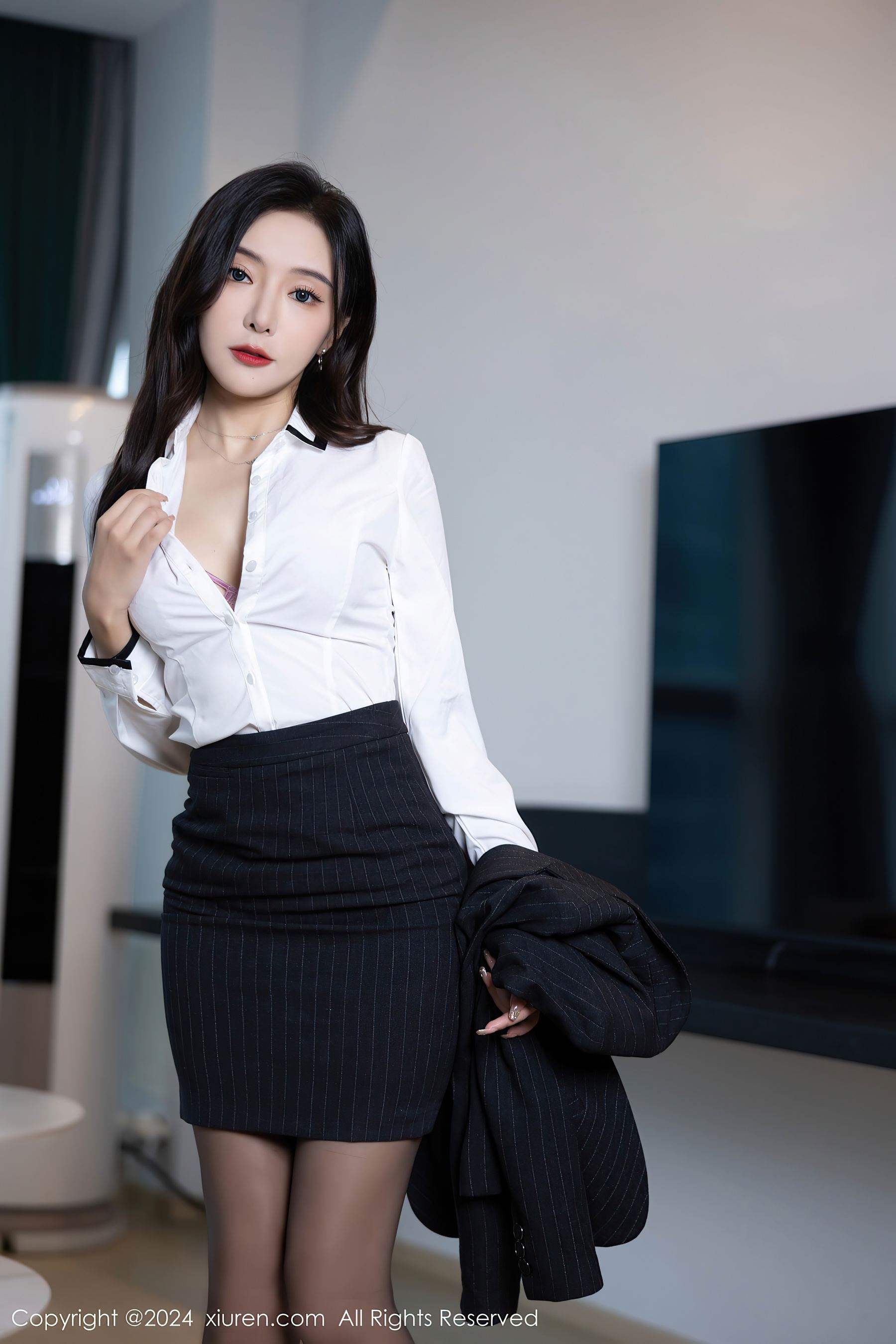 秀人网 No.8656 王馨瑶yanni 黑丝美腿插图2
