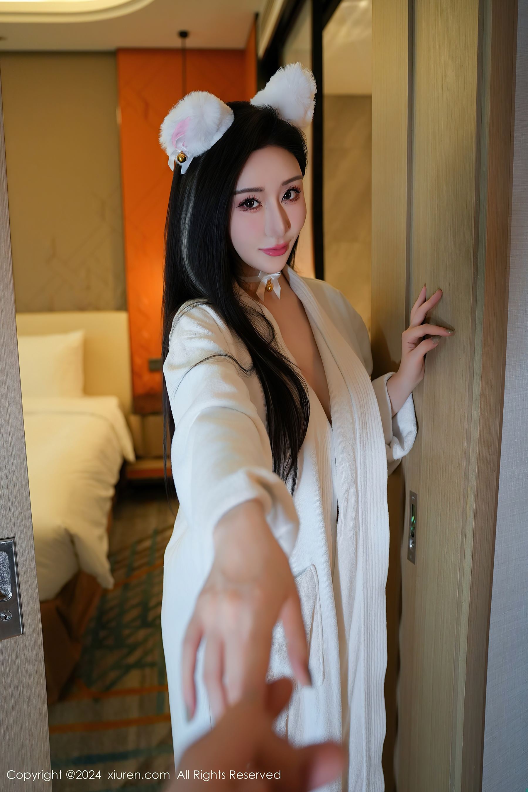 秀人网 No.8679 田兮白 丝袜美腿插图