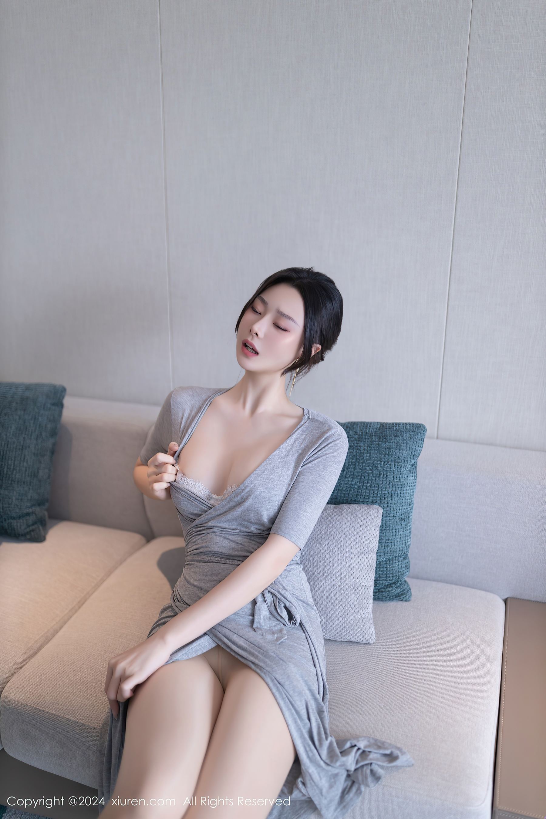 秀人网 No.8699 小逗逗 丝袜美腿插图2