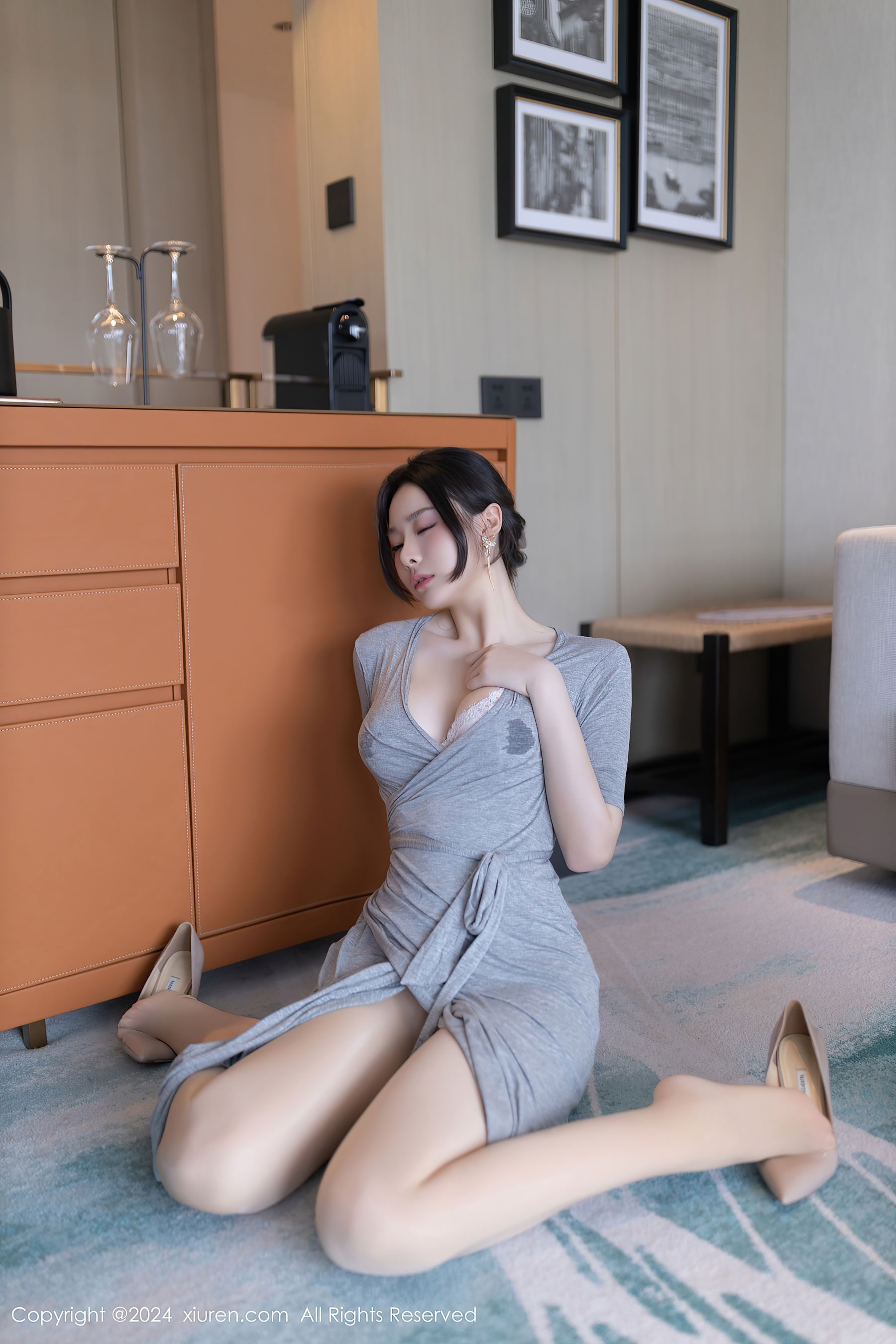 秀人网 No.8699 小逗逗 丝袜美腿插图8