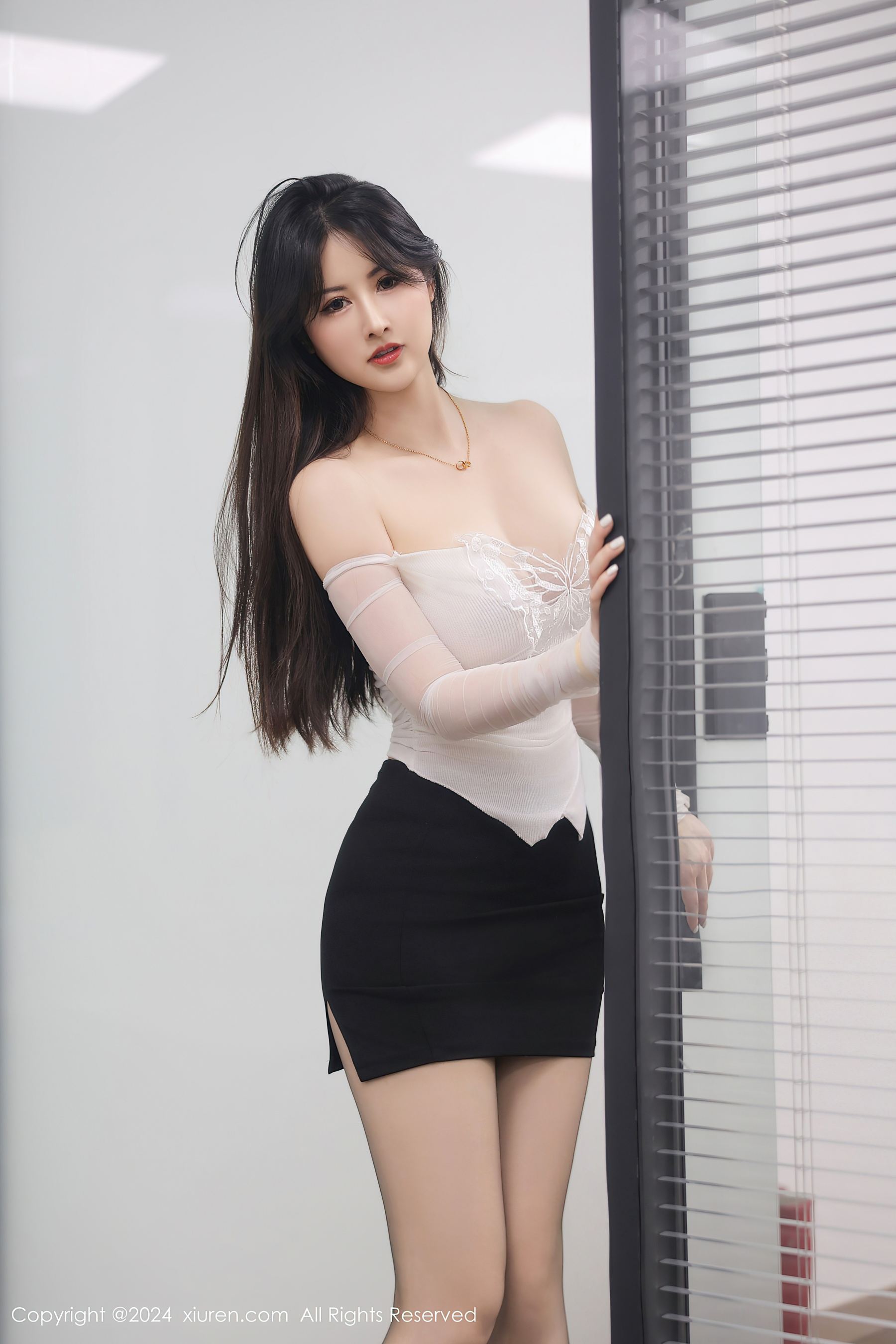 秀人网 No.8766 诗诗kiki 黑丝美腿插图1