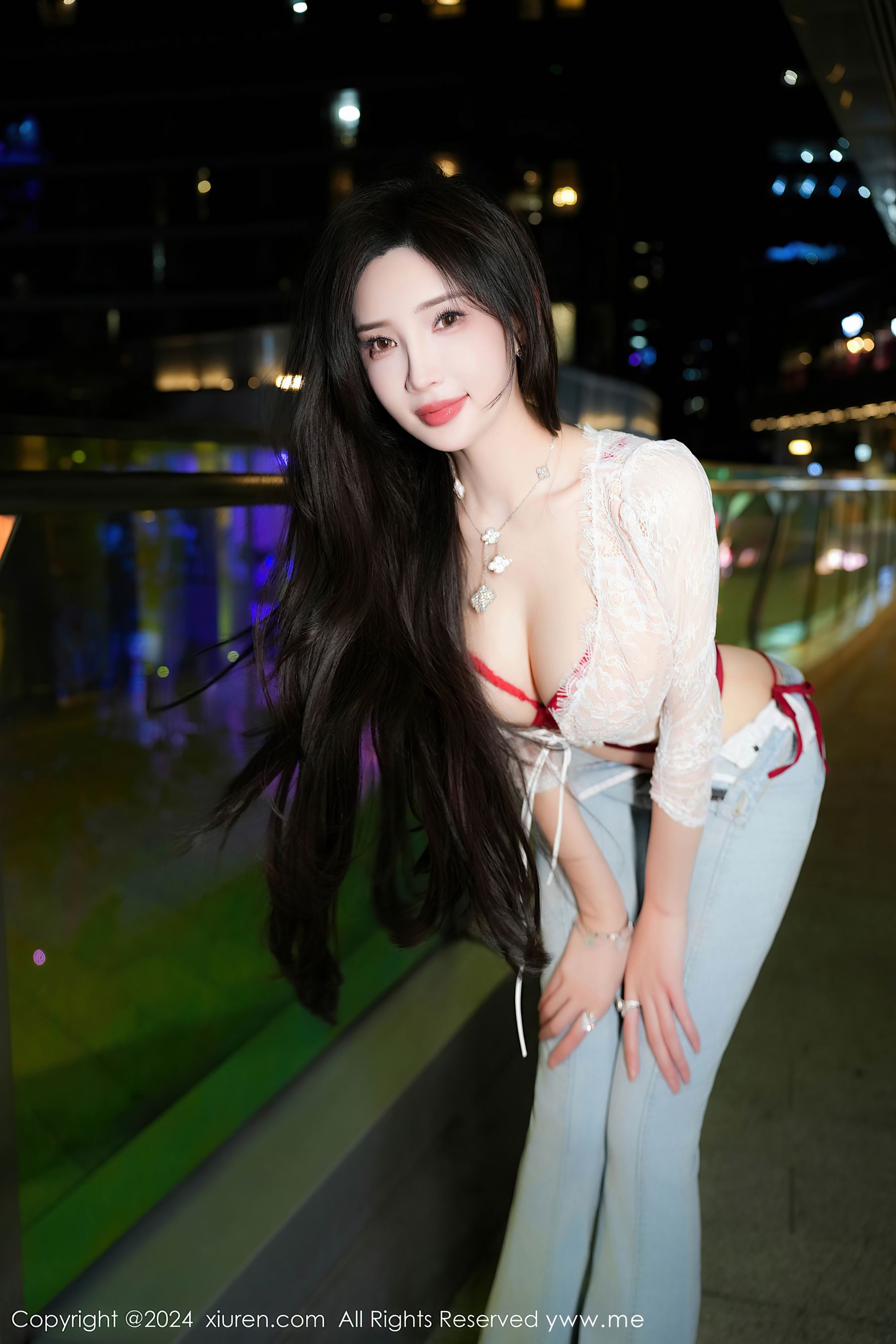 秀人网 No.8846 Carol周妍希X 牛仔裤美腿插图1