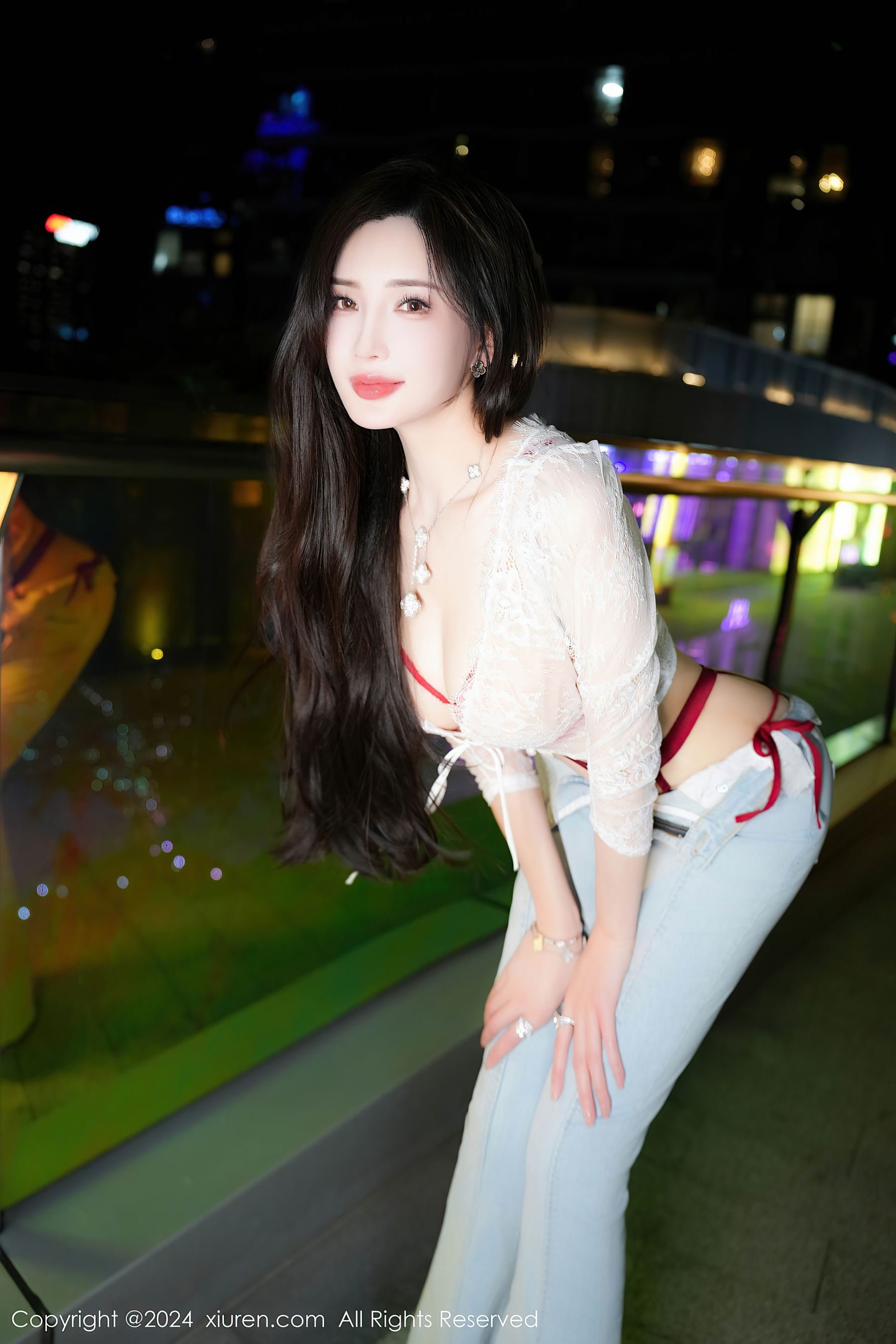 秀人网 No.8846 Carol周妍希X 牛仔裤美腿插图2