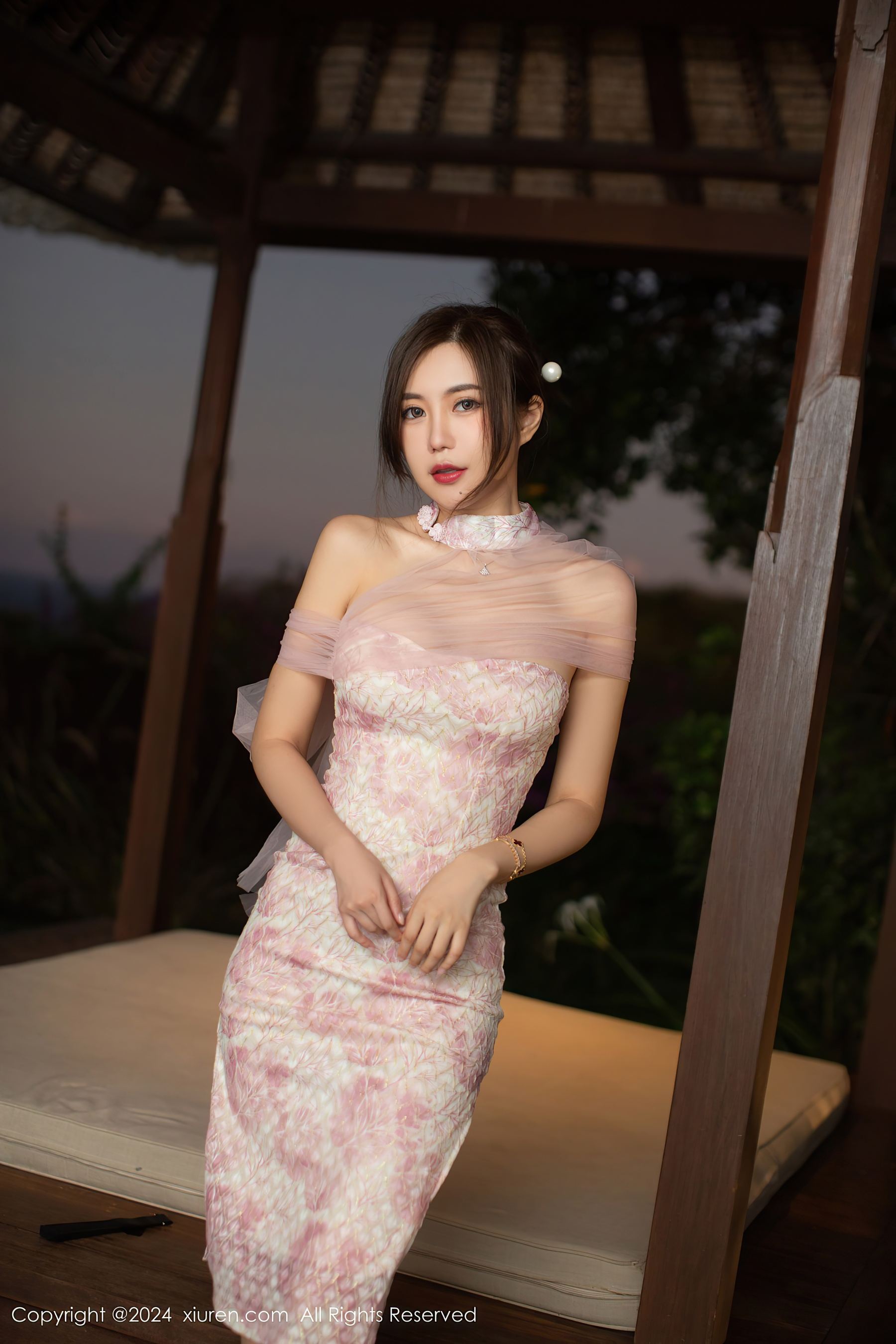 秀人网 No.8868 绮里嘉ula 丝袜美腿插图2