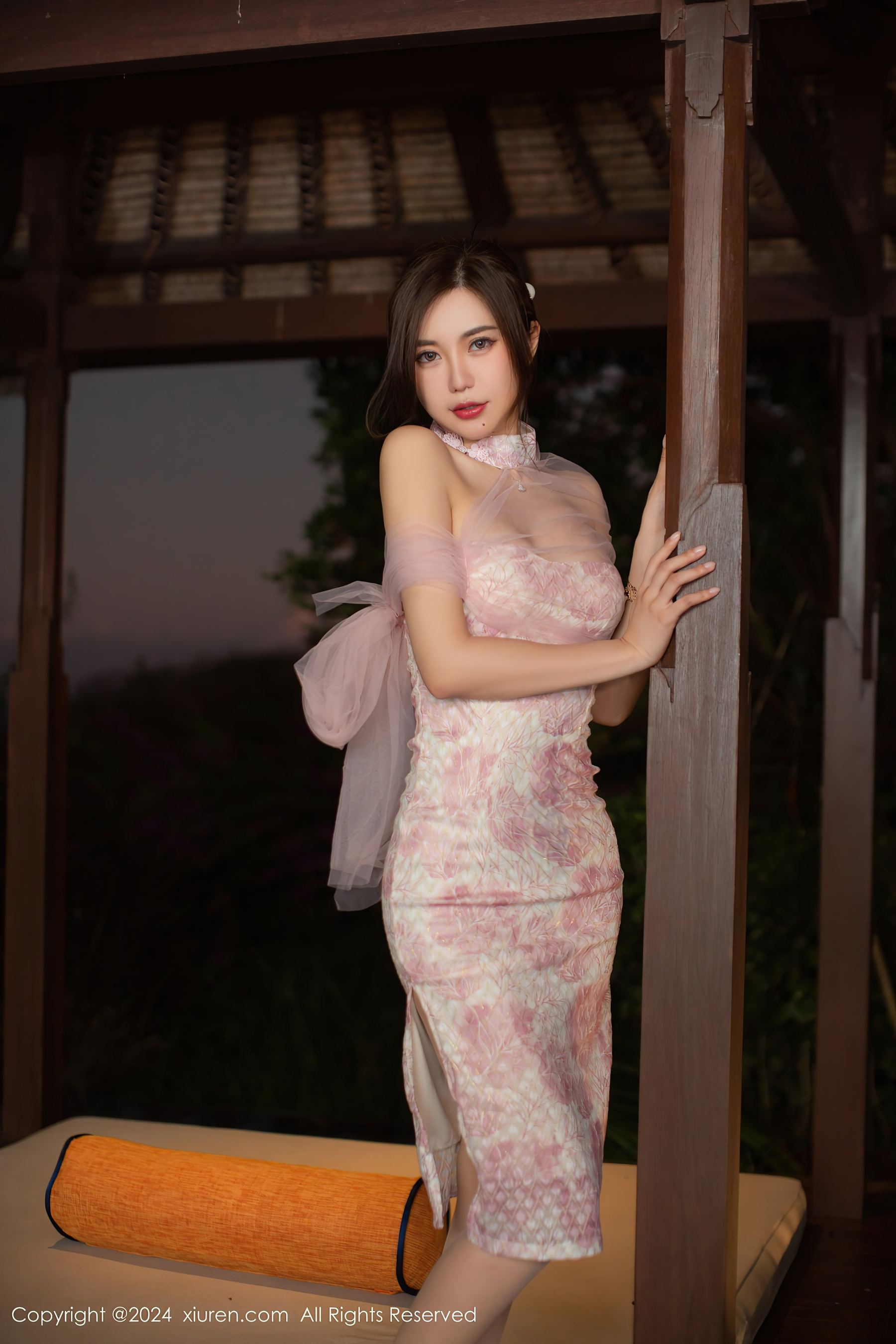秀人网 No.8868 绮里嘉ula 丝袜美腿插图8