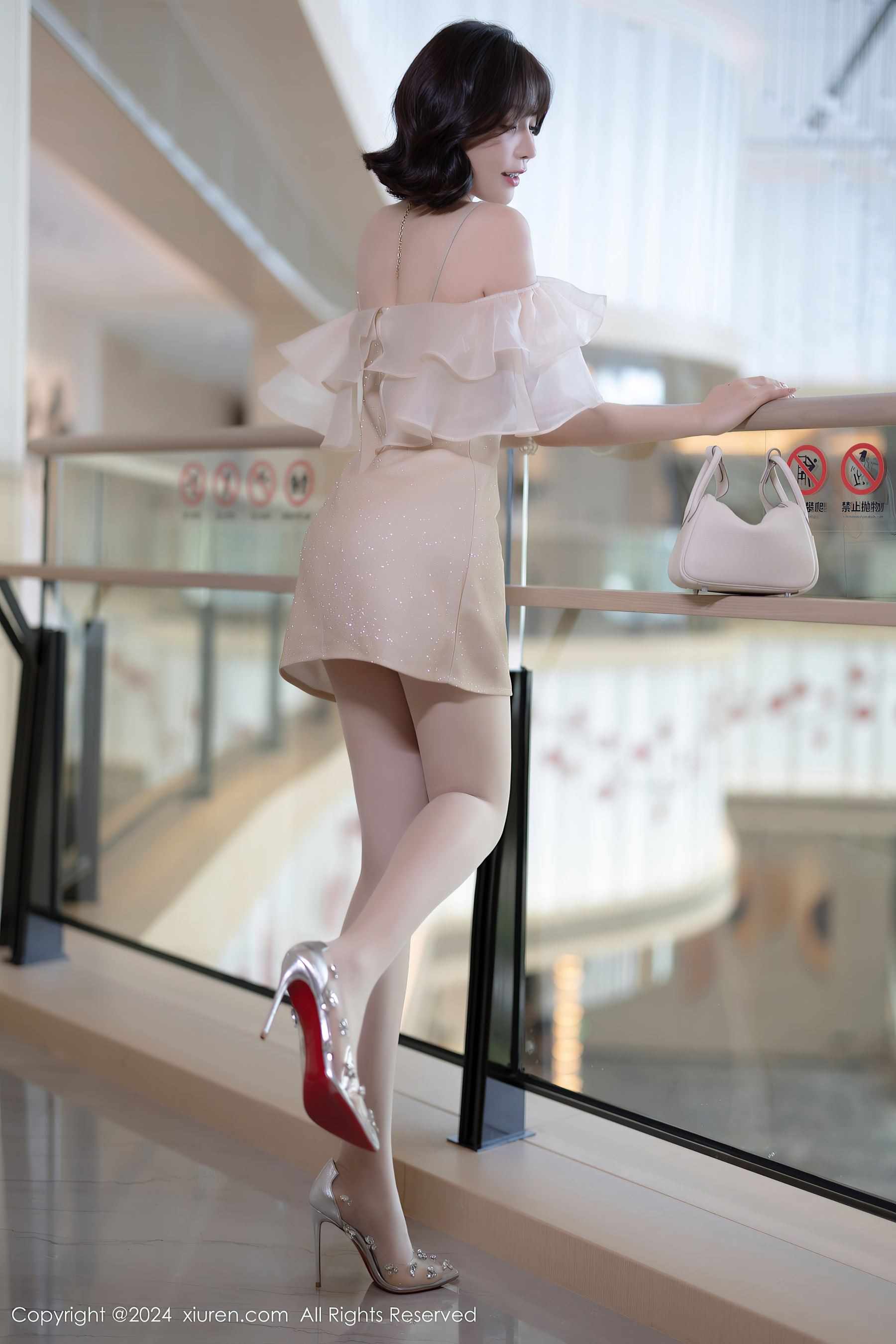 秀人网 No.8917 徐莉芝Booty 丝袜美腿插图6