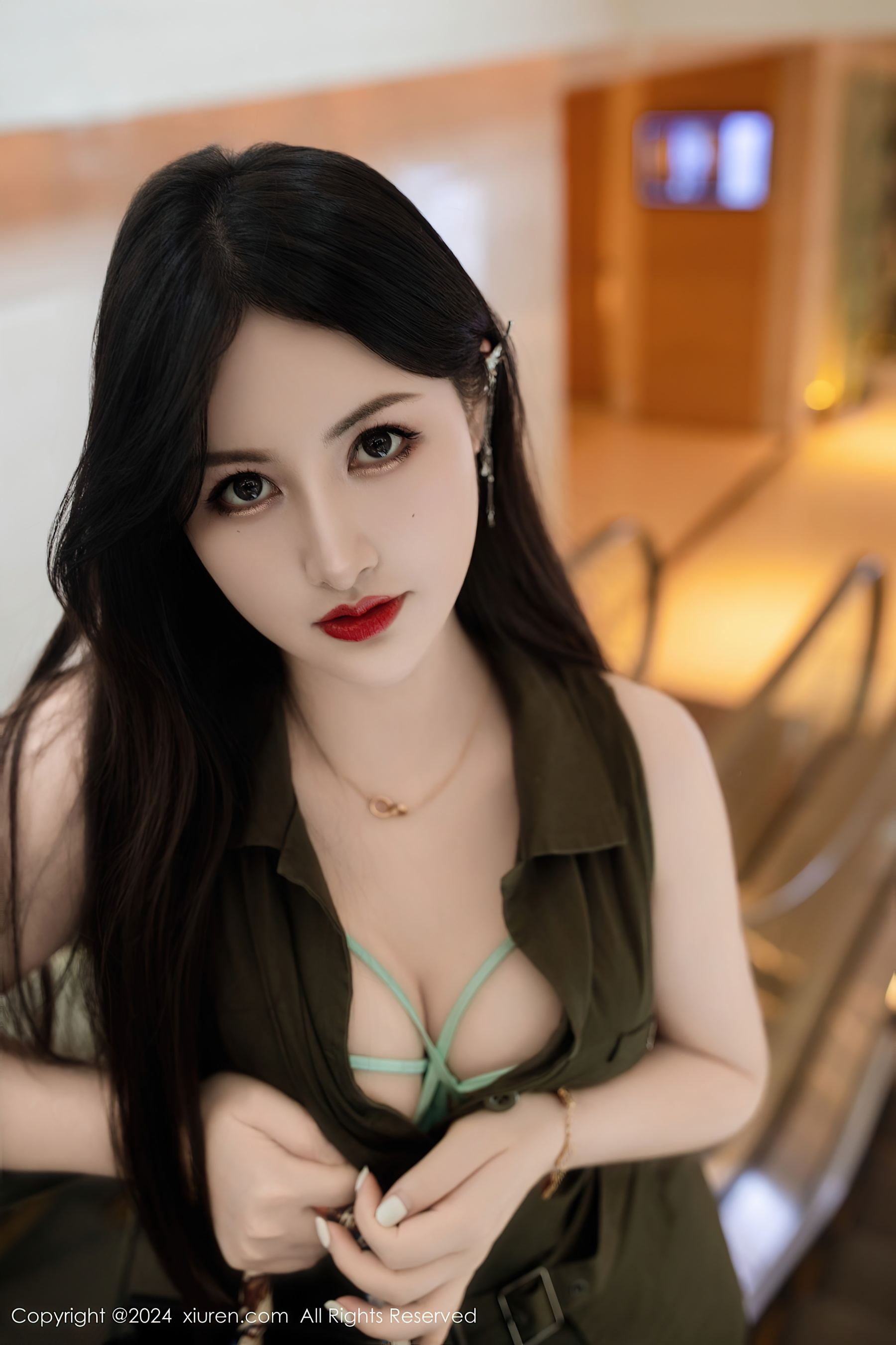 秀人网 No.8940 诗诗kiki 丝袜美臀插图