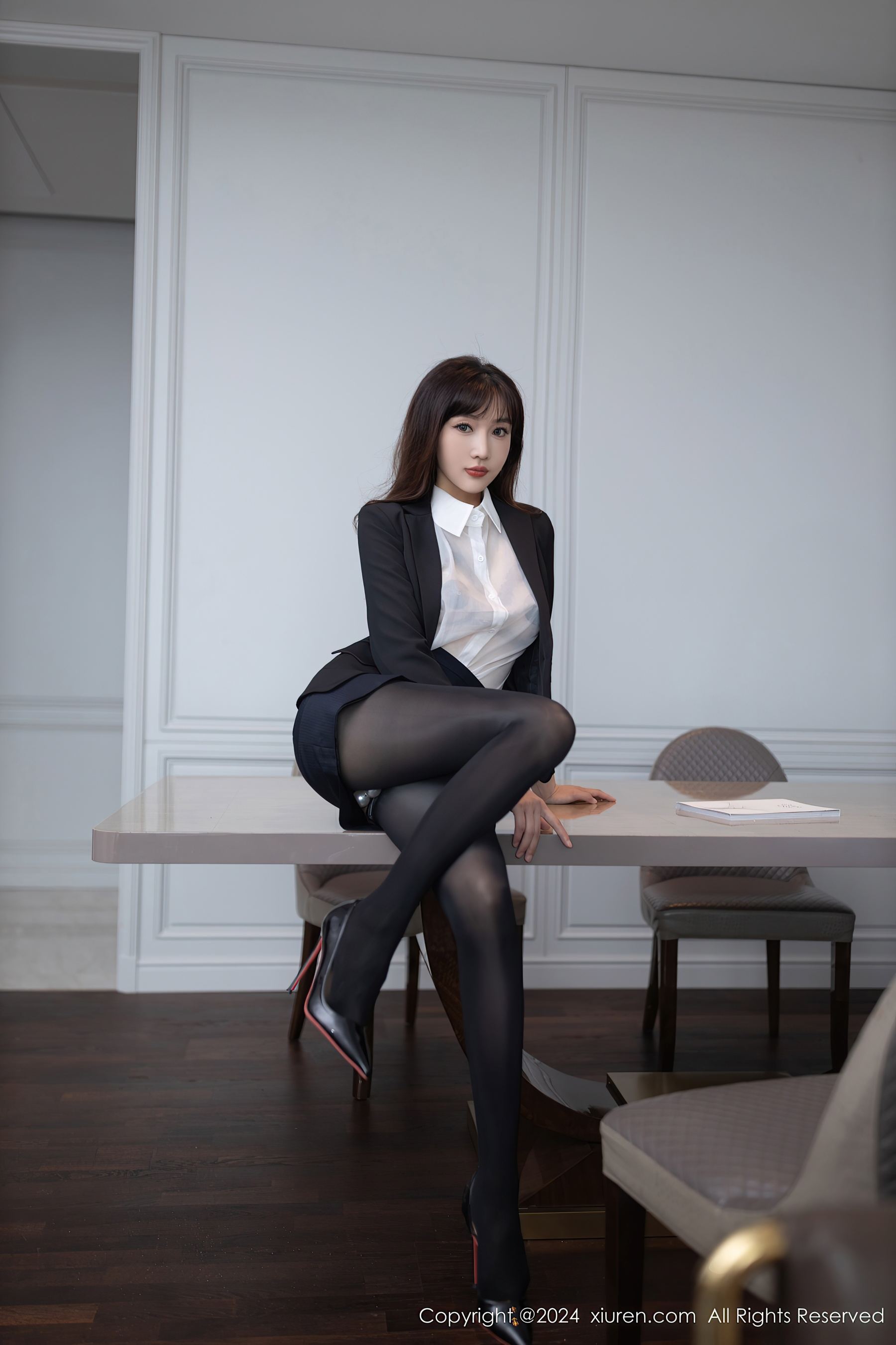 秀人网 No.8988 陆萱萱 黑丝美腿插图2