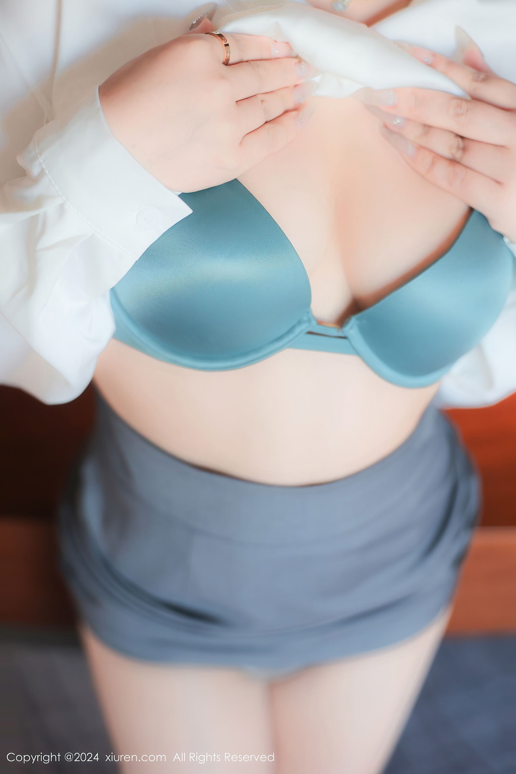 秀人网 No.8989 麦田 丝袜美腿插图4