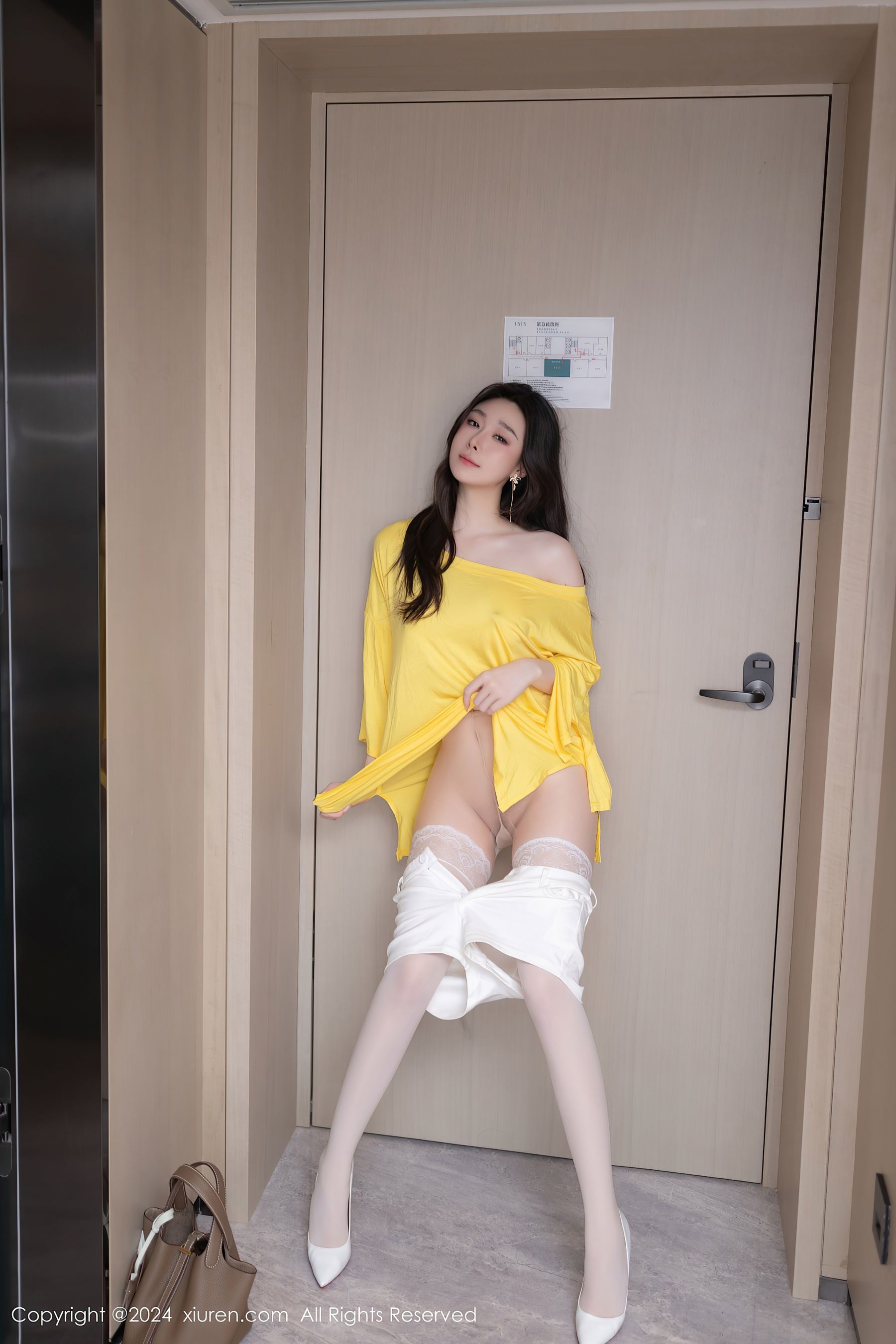 秀人网 No.9019 小逗逗 美腿写真插图4