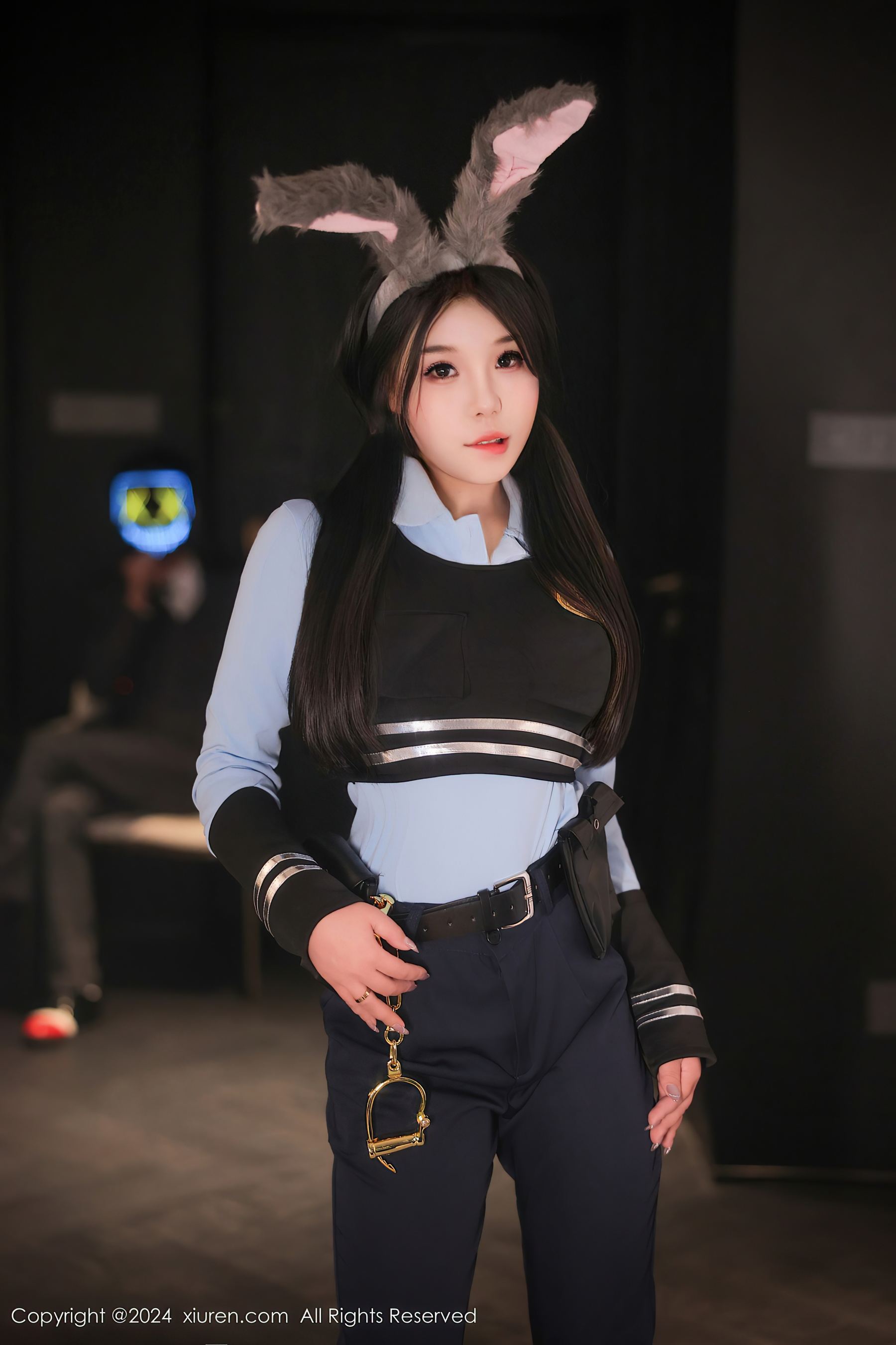 秀人网 No.9071 麦田 黑丝兔子警官插图