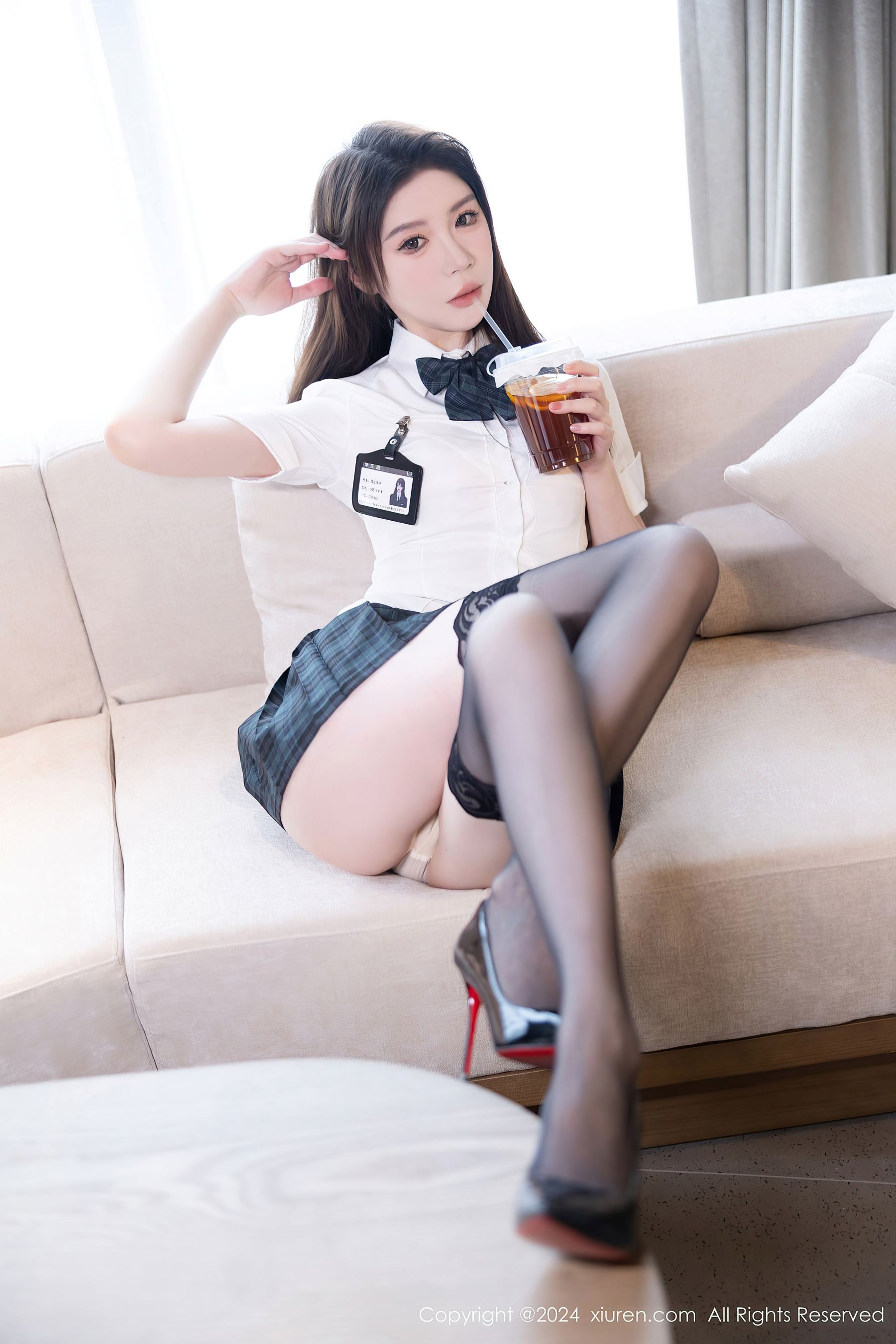 秀人网 No.9074 梦心玥 黑丝美腿插图1